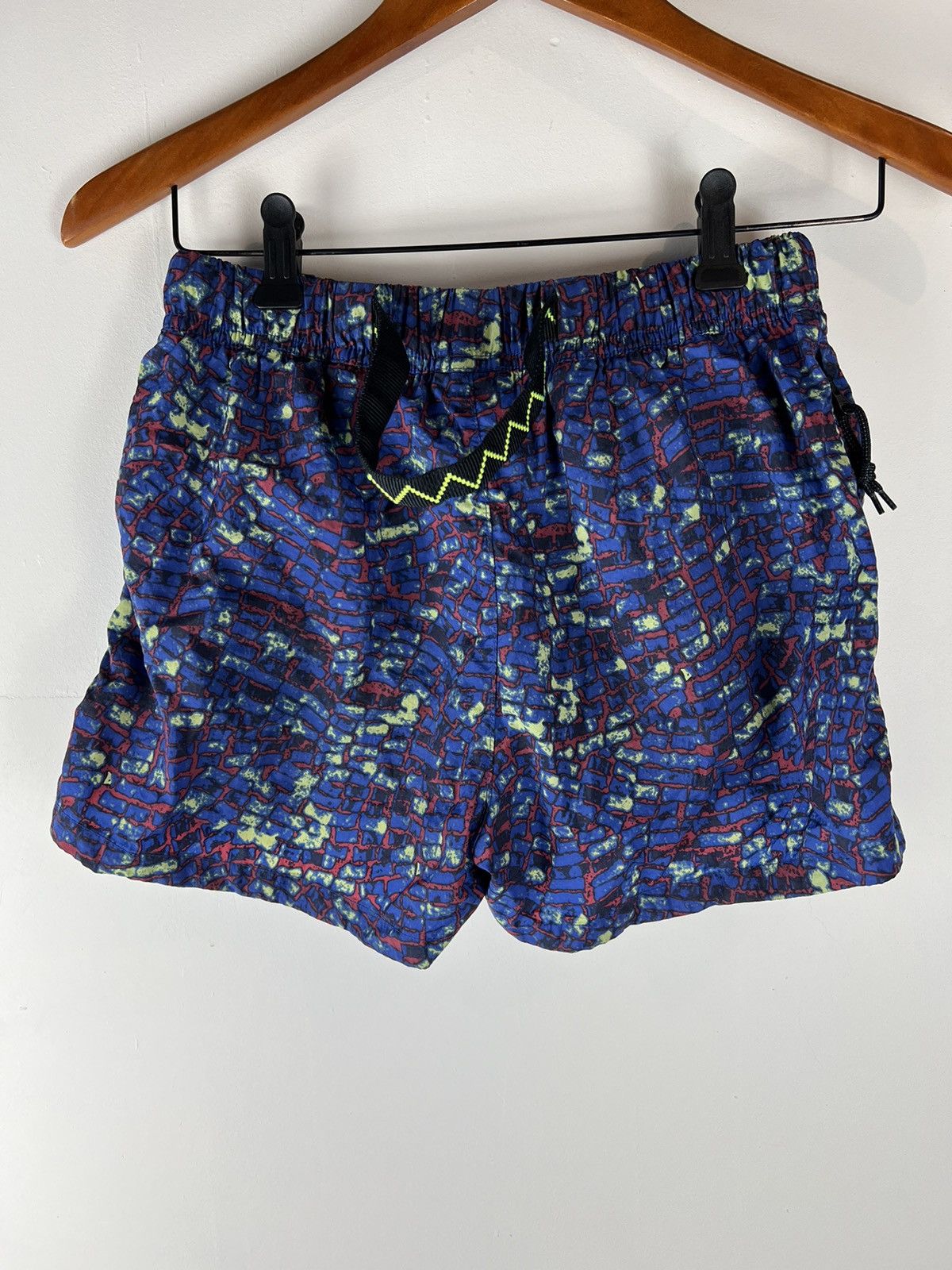 Nike × Nike ACG Women ACG Woven Pattern Shorts Size 26" / US 2 / IT 38 - 2 Thumbnail