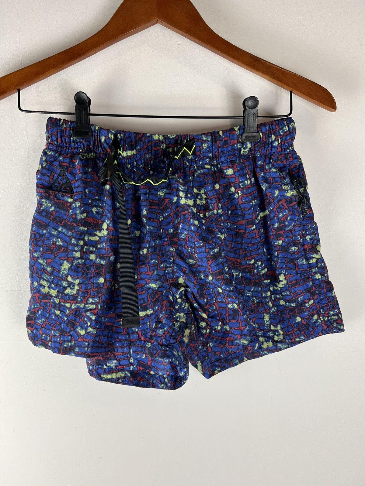 Nike × Nike ACG Women ACG Woven Pattern Shorts Size 26" / US 2 / IT 38 - 1 Thumbnail