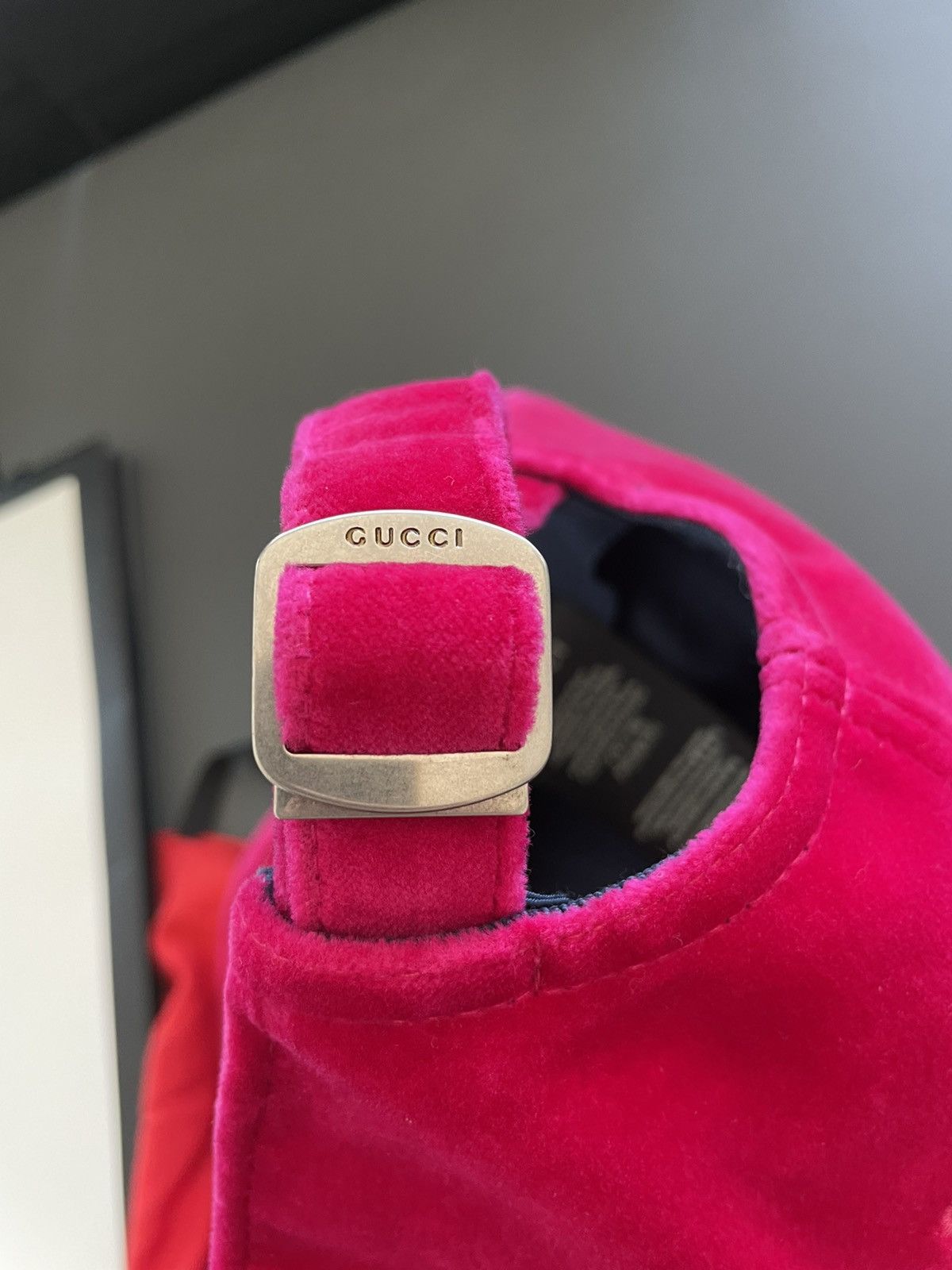 Gucci × New York Yankees Super Rare Brand NEW Runway Velvet Gucci x Yankees Logo Hat Size ONE SIZE - 14 Thumbnail
