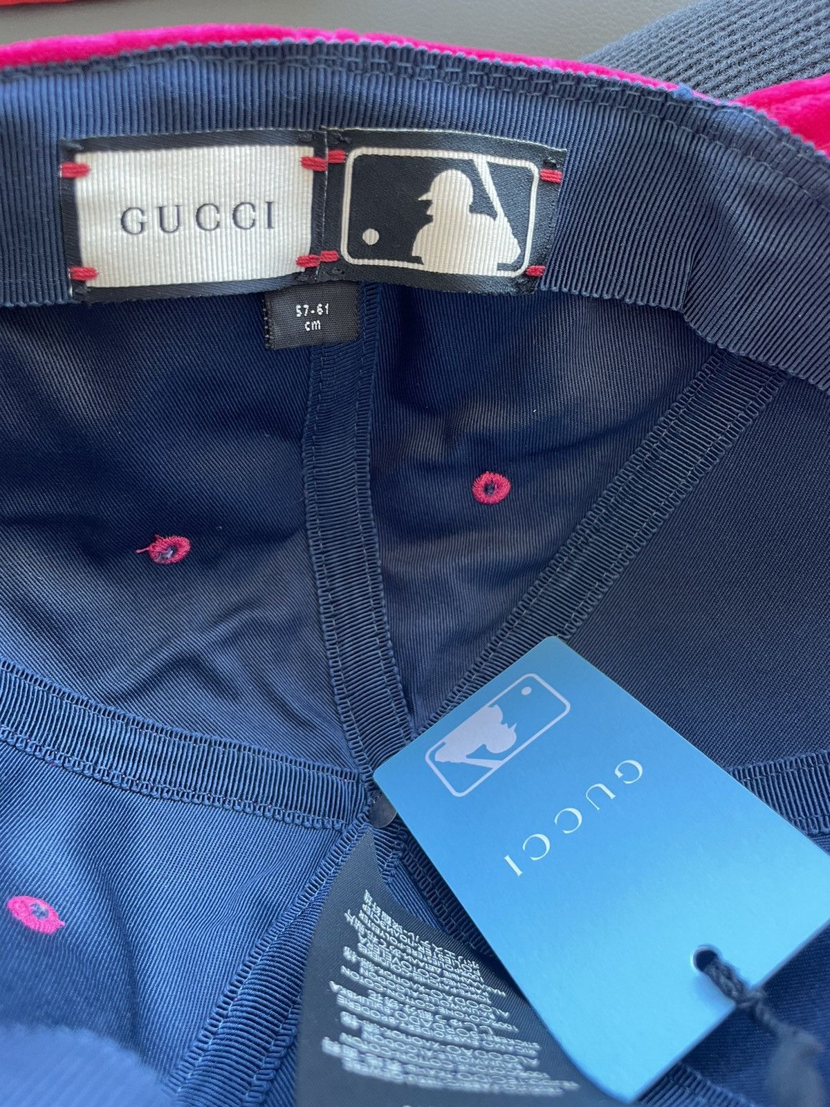 Gucci × New York Yankees Super Rare Brand NEW Runway Velvet Gucci x Yankees Logo Hat Size ONE SIZE - 8 Thumbnail
