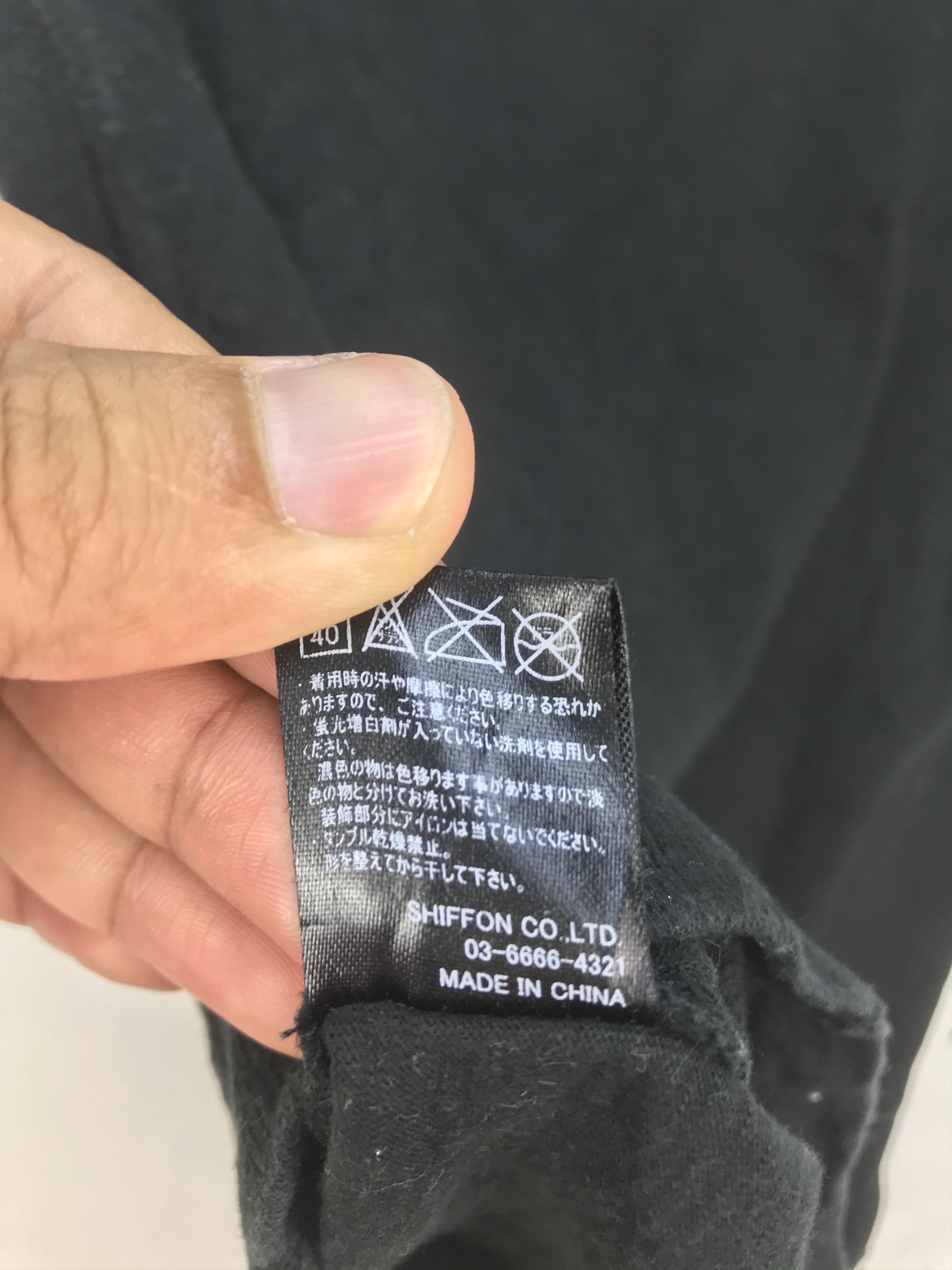 Japanese Brand 1PIU1EGUALE3 V NECK LOGO SHIRT Size US L / EU 52-54 / 3 - 6 Thumbnail