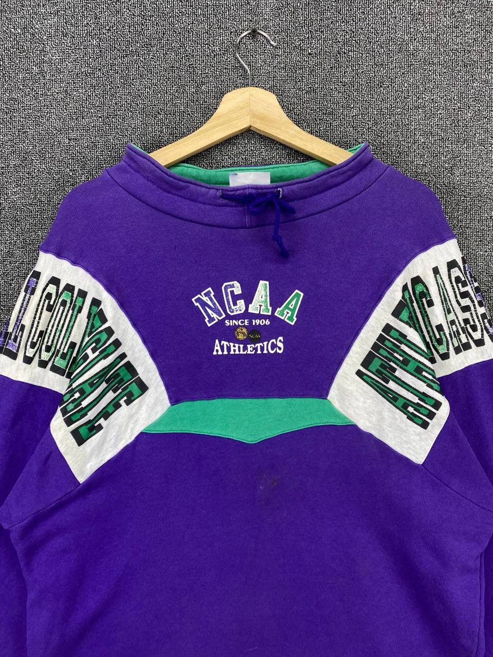 Descente Vintage Ncaa Athletics Collegiate By Descente Sweatshirts Size US M / EU 48-50 / 2 - 5 Thumbnail