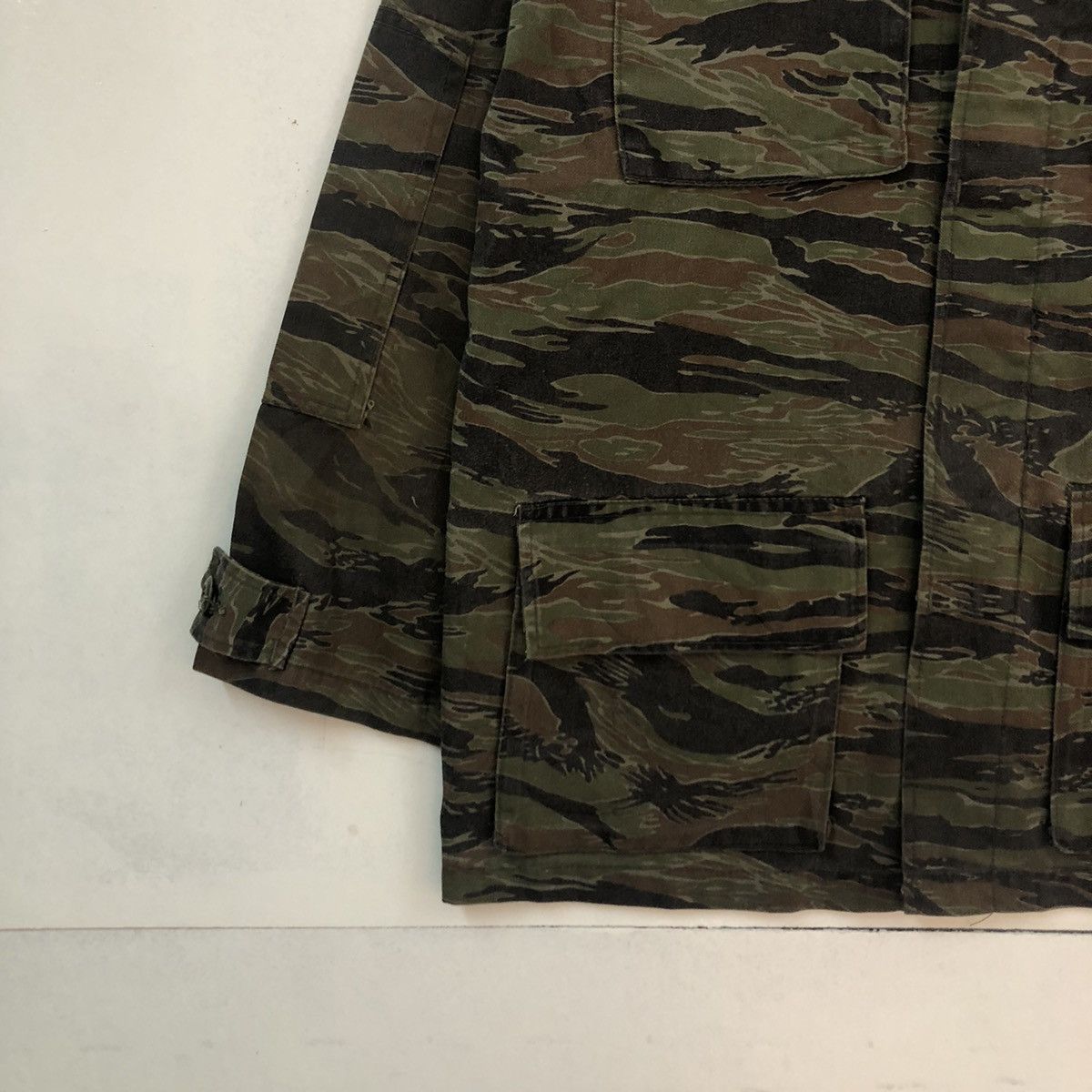 Hysteric Glamour VINTAGE CHORE JACKET CAMO TIGER STRIPE MILITARY ARMY WEAR Size US M / EU 48-50 / 2 - 3 Thumbnail