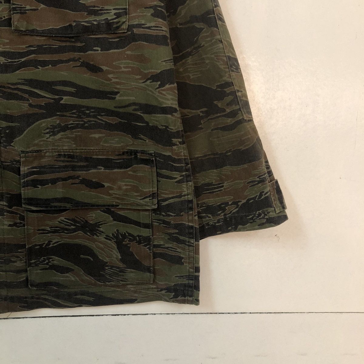 Hysteric Glamour VINTAGE CHORE JACKET CAMO TIGER STRIPE MILITARY ARMY WEAR Size US M / EU 48-50 / 2 - 4 Thumbnail