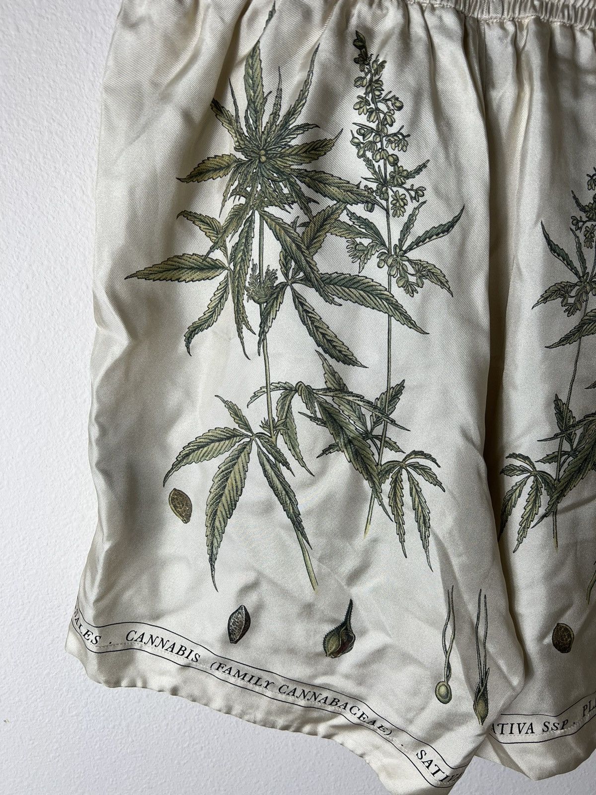 Amiri Amiri Silk Botanical Shorts Size US 30 / EU 46 - 5 Thumbnail