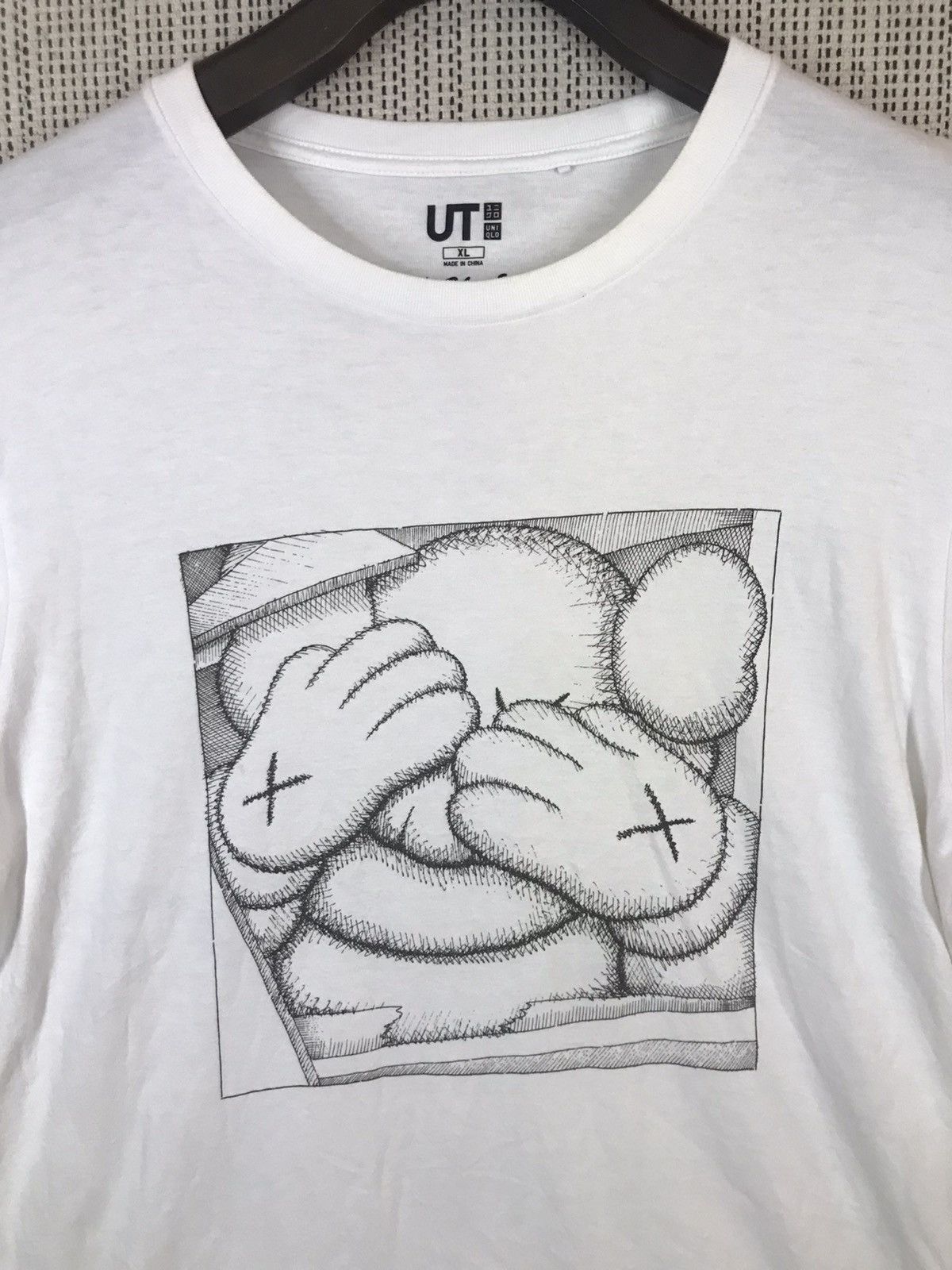 Japanese Brand × Kaws × Uniqlo ‼️SIZE XL Master piece UNIQLO X KAWS TSHIRT NICE DESIGN‼️ Size US XL / EU 56 / 4 - 3 Thumbnail