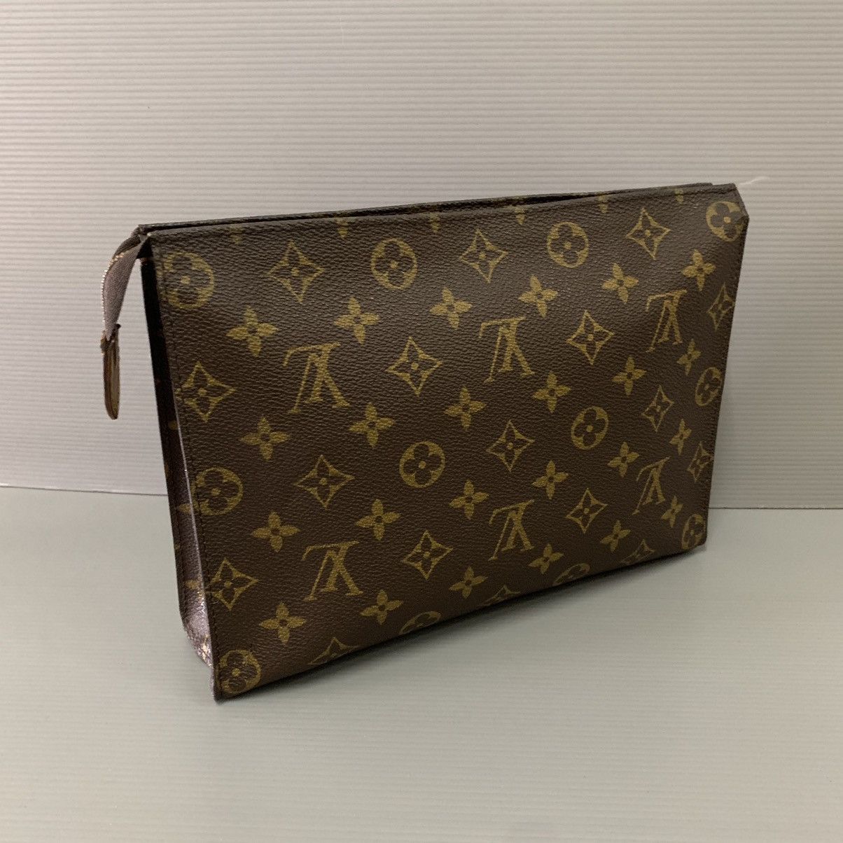 Louis Vuitton Louis Vuitton Pochette Toiletry Clutch Size ONE SIZE - 5 Thumbnail