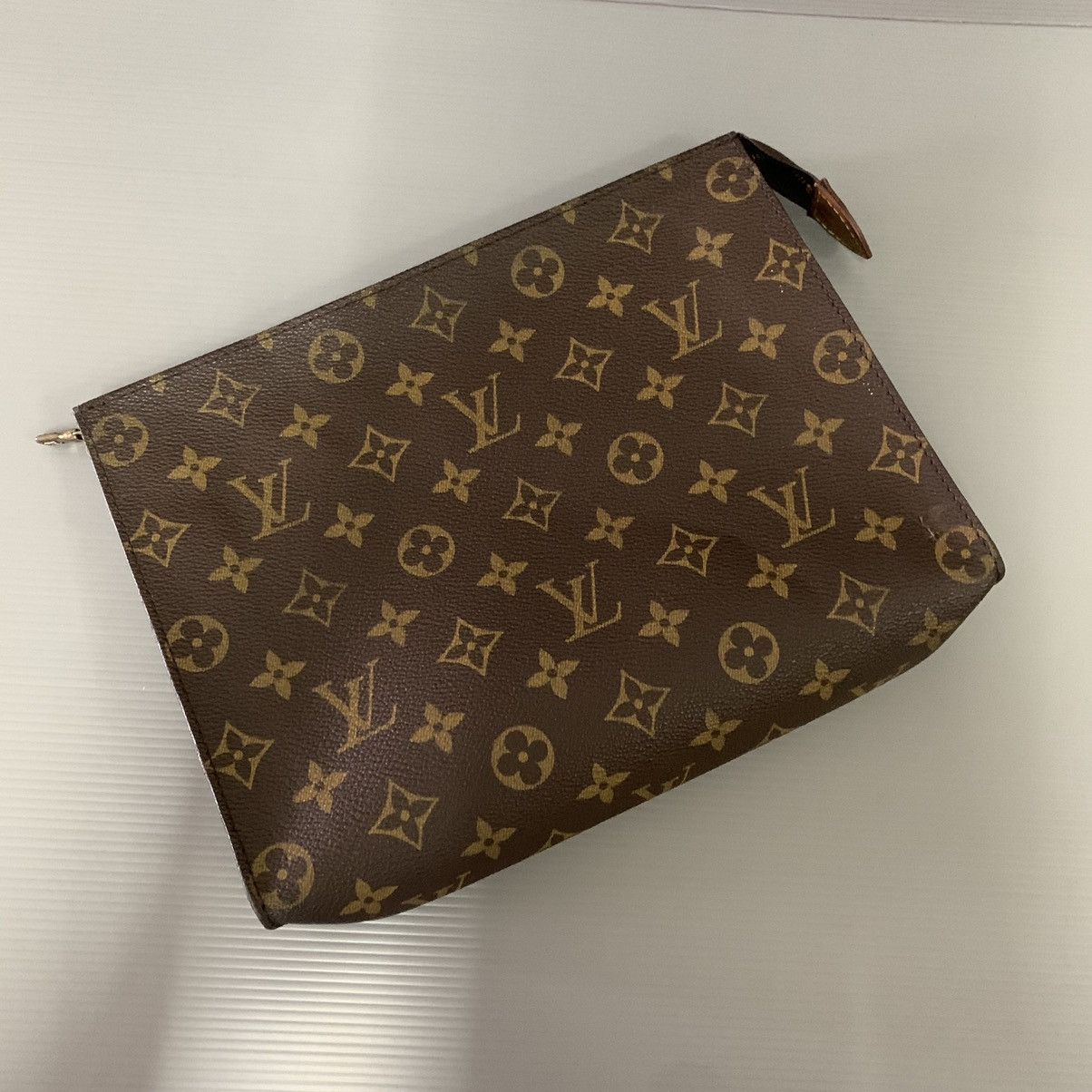 Louis Vuitton Louis Vuitton Pochette Toiletry Clutch Size ONE SIZE - 3 Thumbnail