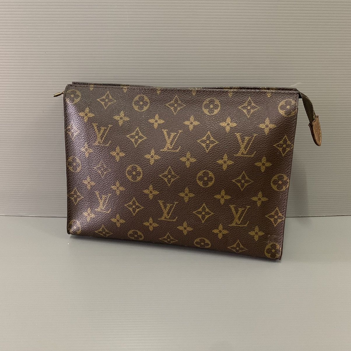 Louis Vuitton Louis Vuitton Pochette Toiletry Clutch Size ONE SIZE - 2 Thumbnail