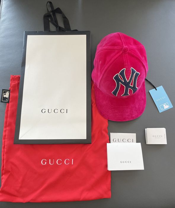 Red velvet cheap gucci hat