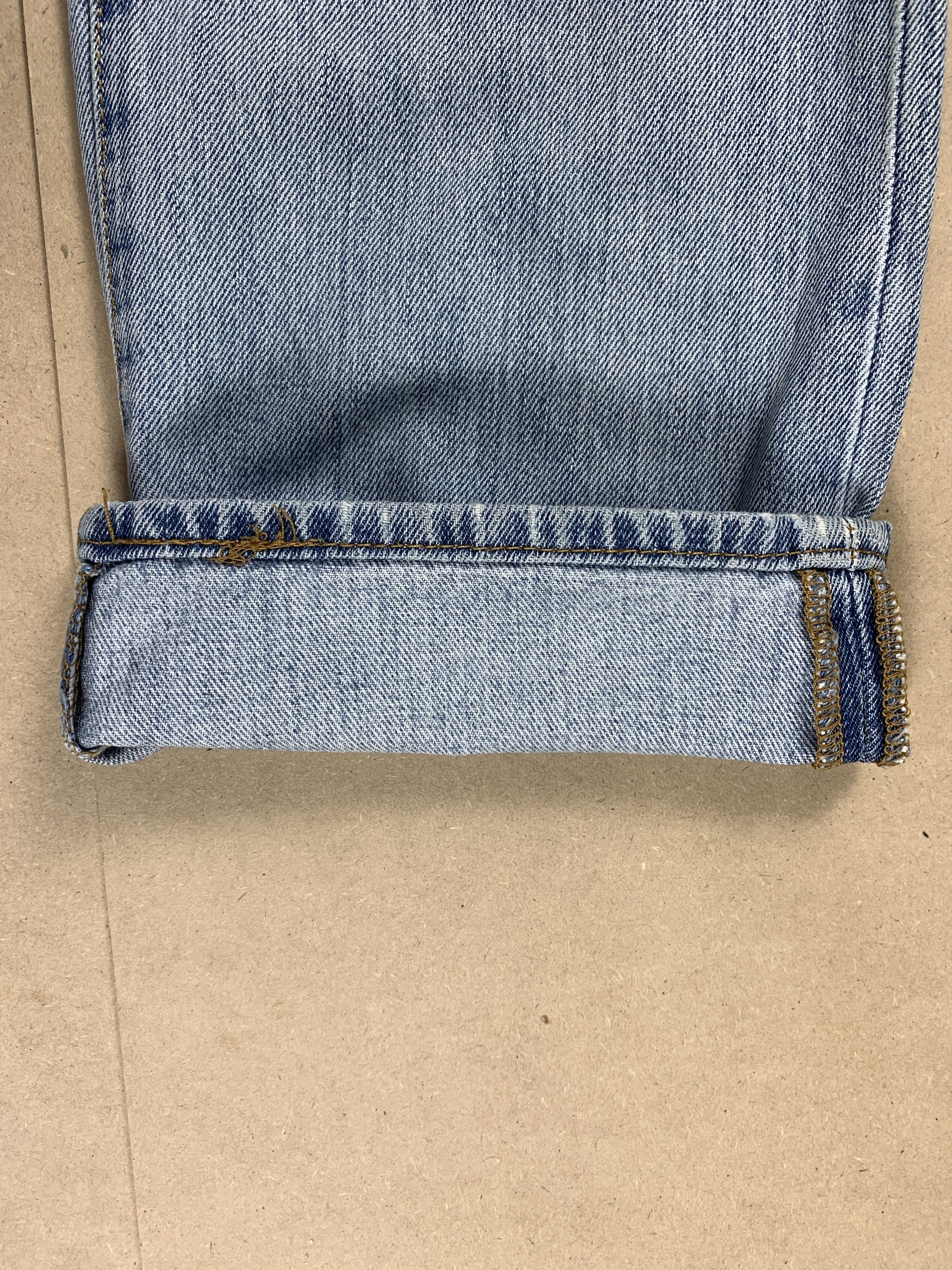 Levi's Vintage LEVI'S 501 Distressed Faded Light Wash Jeans Size US 32 / EU 48 - 5 Thumbnail