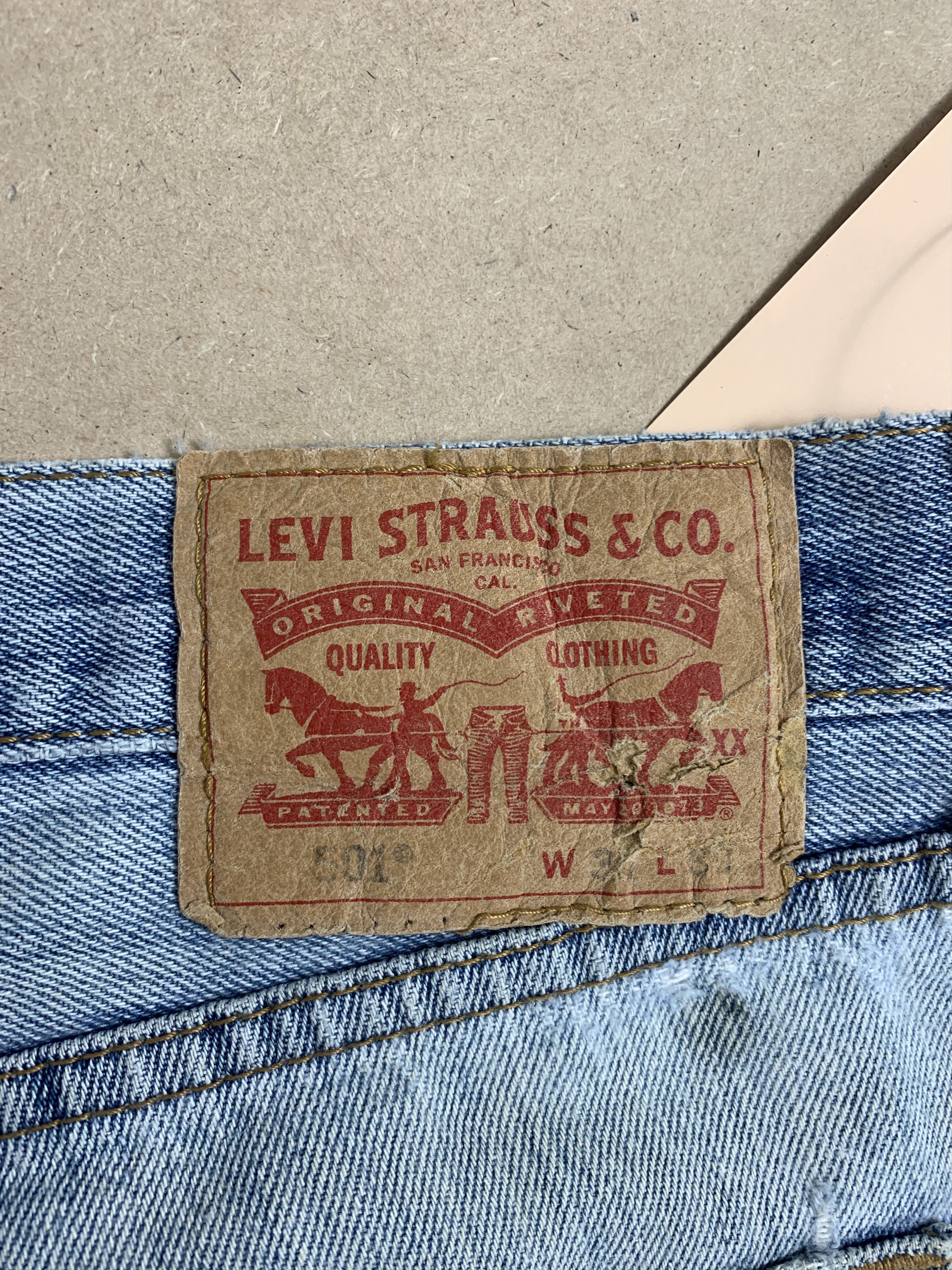 Levi's Vintage LEVI'S 501 Distressed Faded Light Wash Jeans Size US 32 / EU 48 - 7 Thumbnail