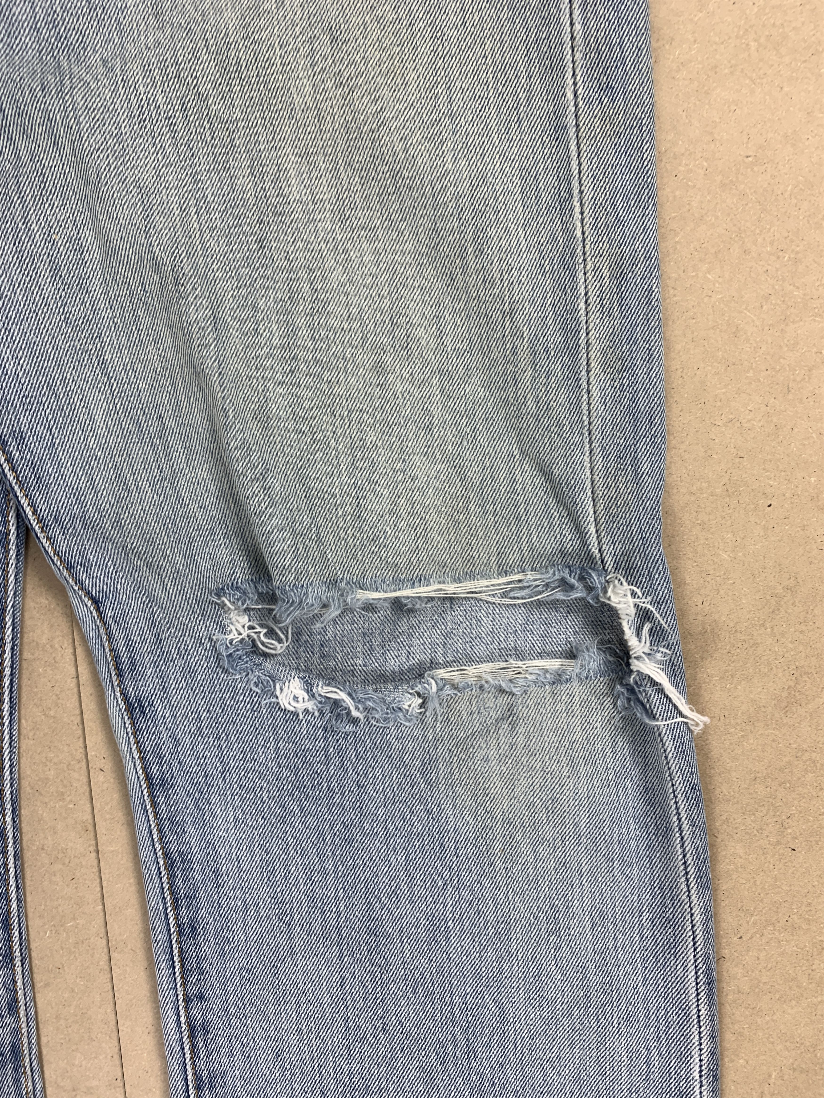 Levi's Vintage LEVI'S 501 Distressed Faded Light Wash Jeans Size US 32 / EU 48 - 3 Thumbnail