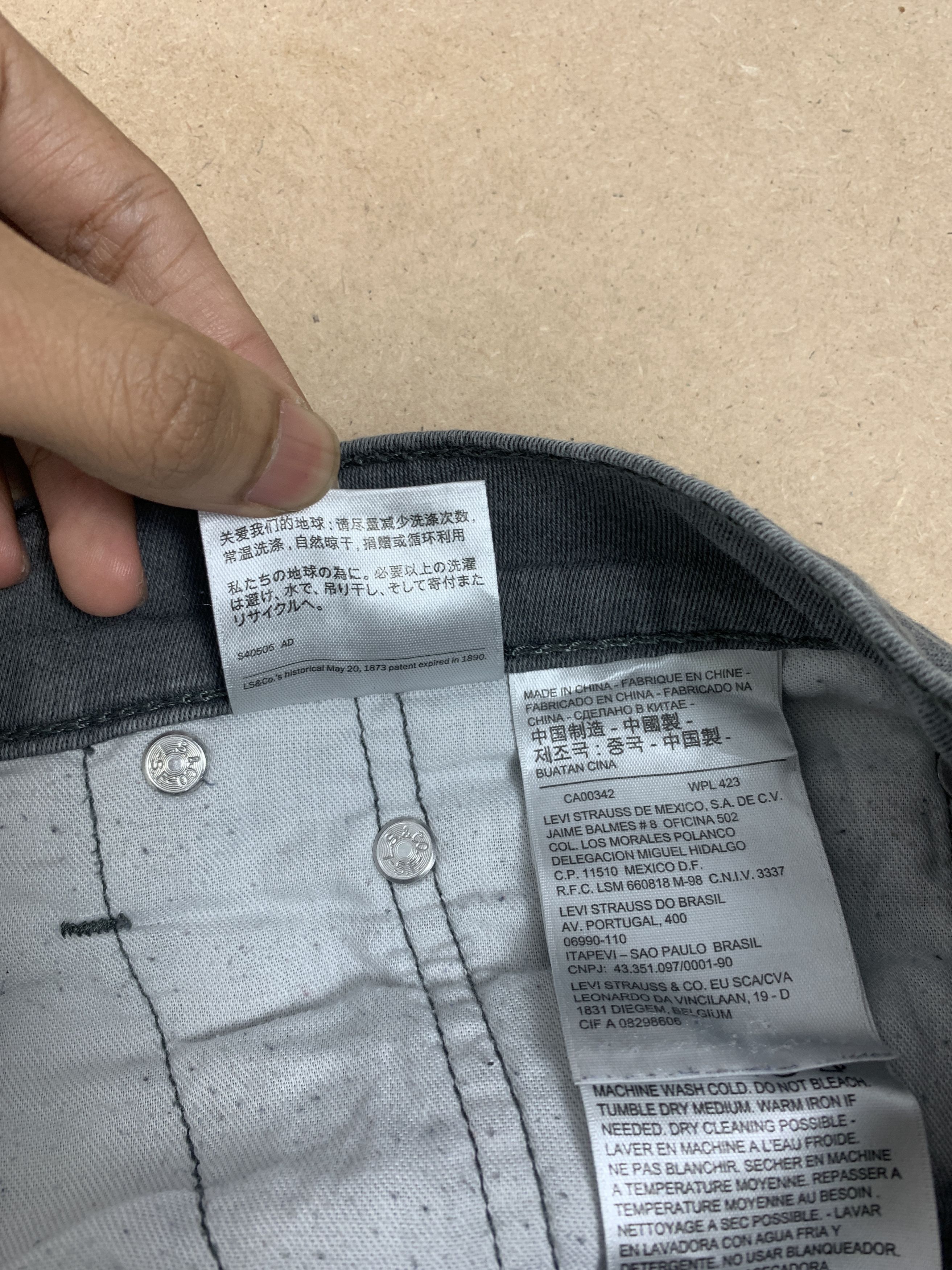 Levi's × Vintage Vintage LEVI'S 513 Straight Cut Light Wash Black Faded Jeans Size US 36 / EU 52 - 13 Thumbnail