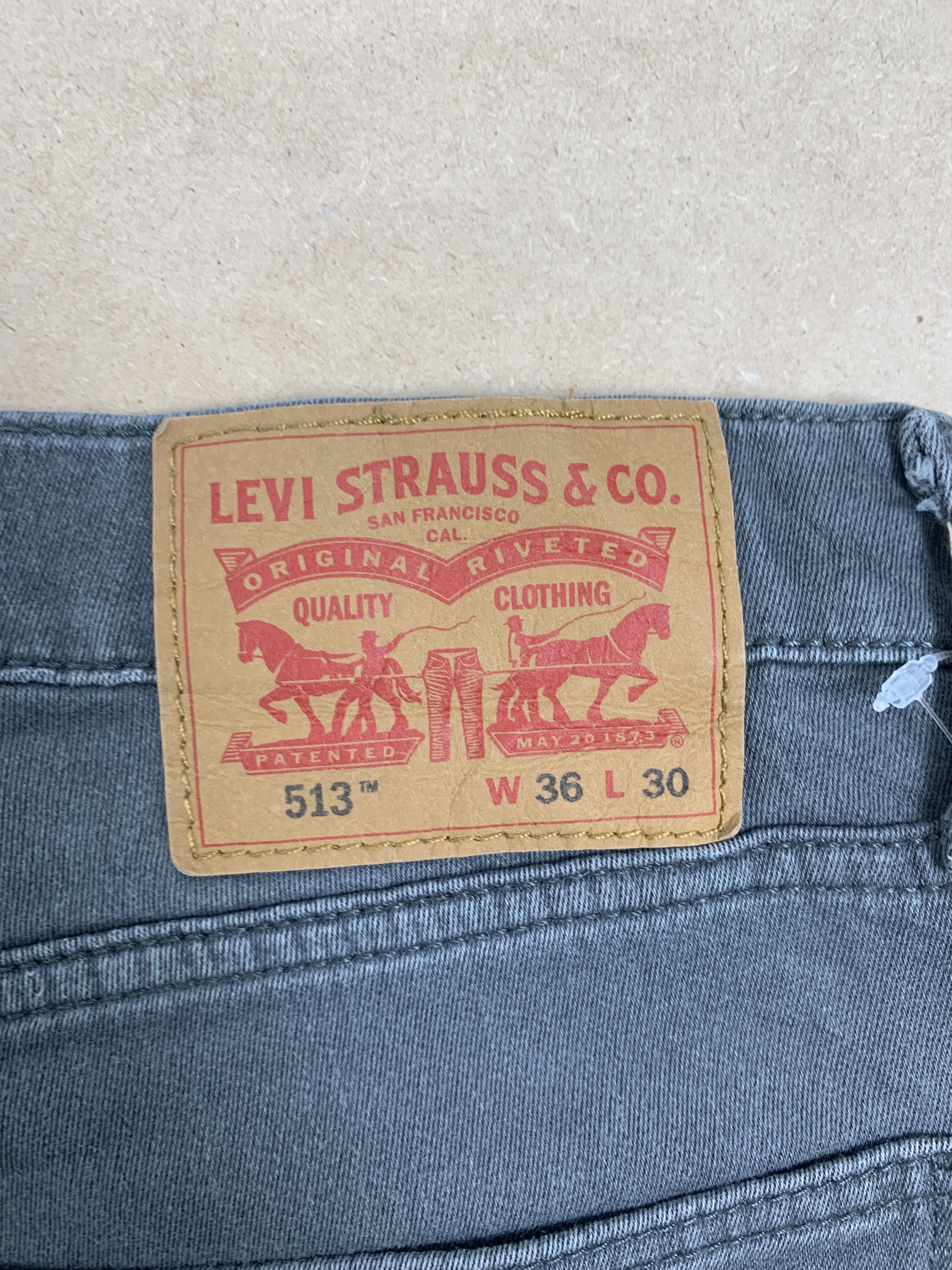 Levi's × Vintage Vintage LEVI'S 513 Straight Cut Light Wash Black Faded Jeans Size US 36 / EU 52 - 8 Thumbnail
