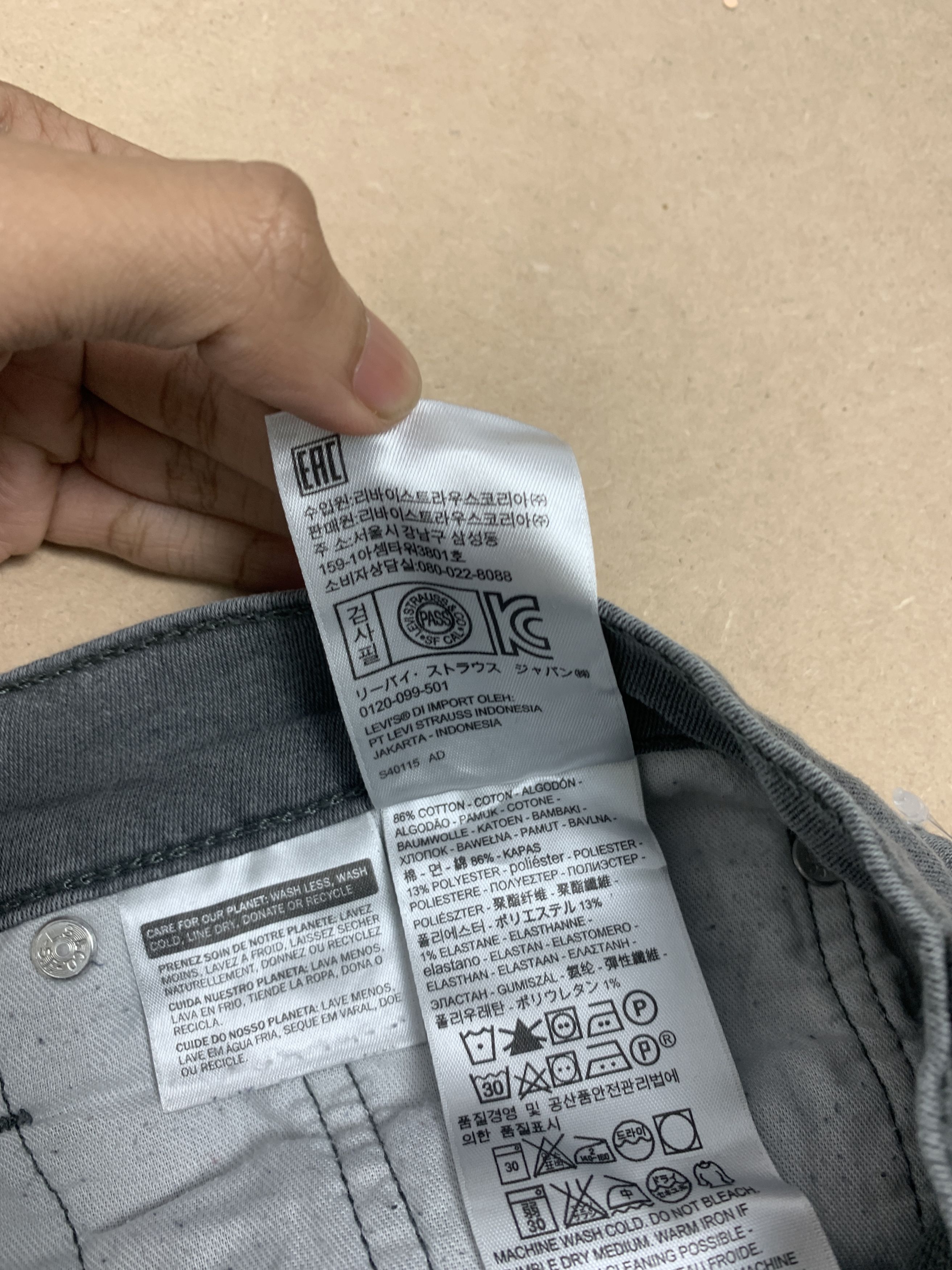 Levi's × Vintage Vintage LEVI'S 513 Straight Cut Light Wash Black Faded Jeans Size US 36 / EU 52 - 14 Thumbnail