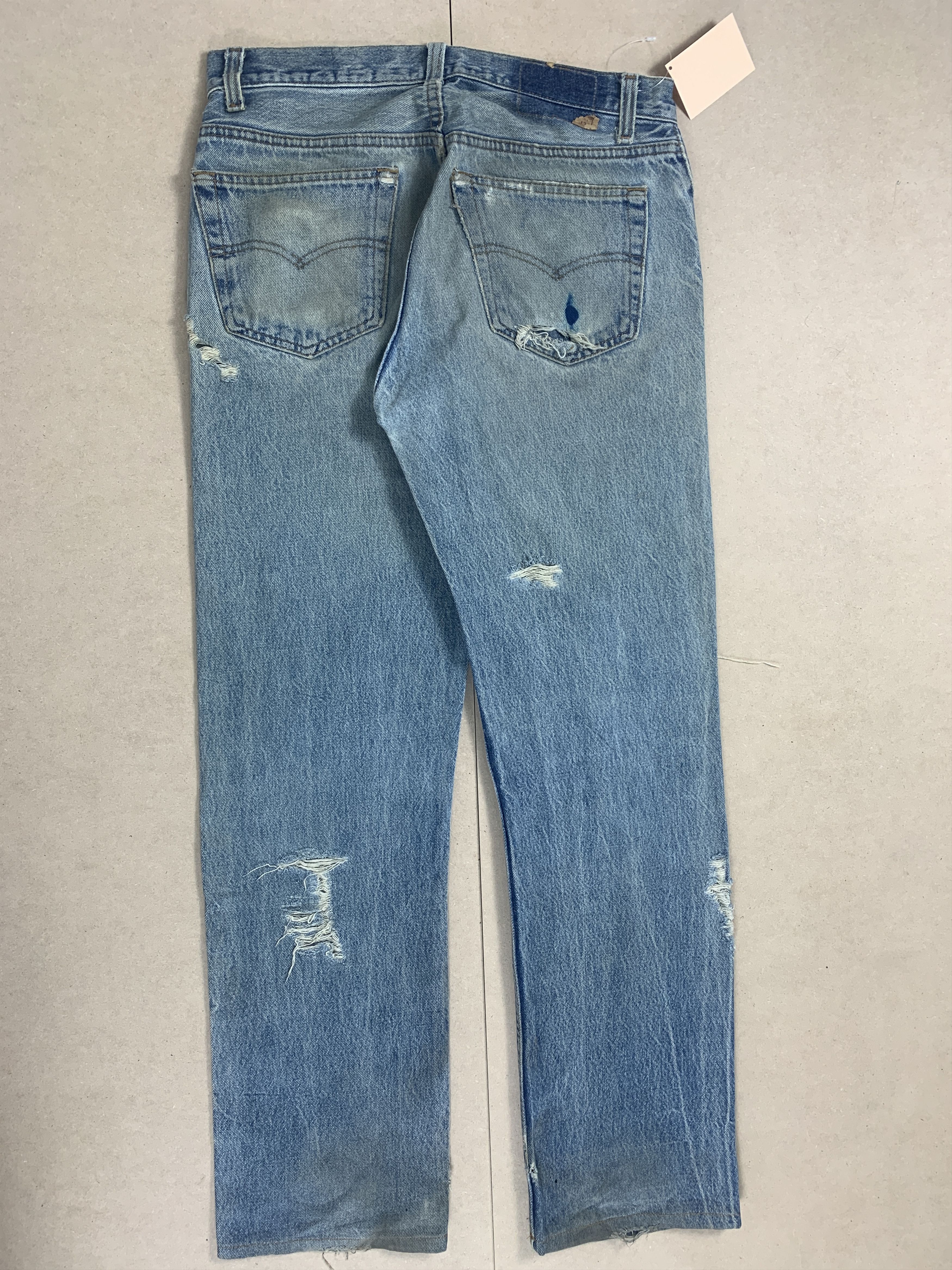 Levi's Vintage Levi's 501 Distressed Faded Mid Wash Jeans P0072 Size US 31 - 6 Thumbnail