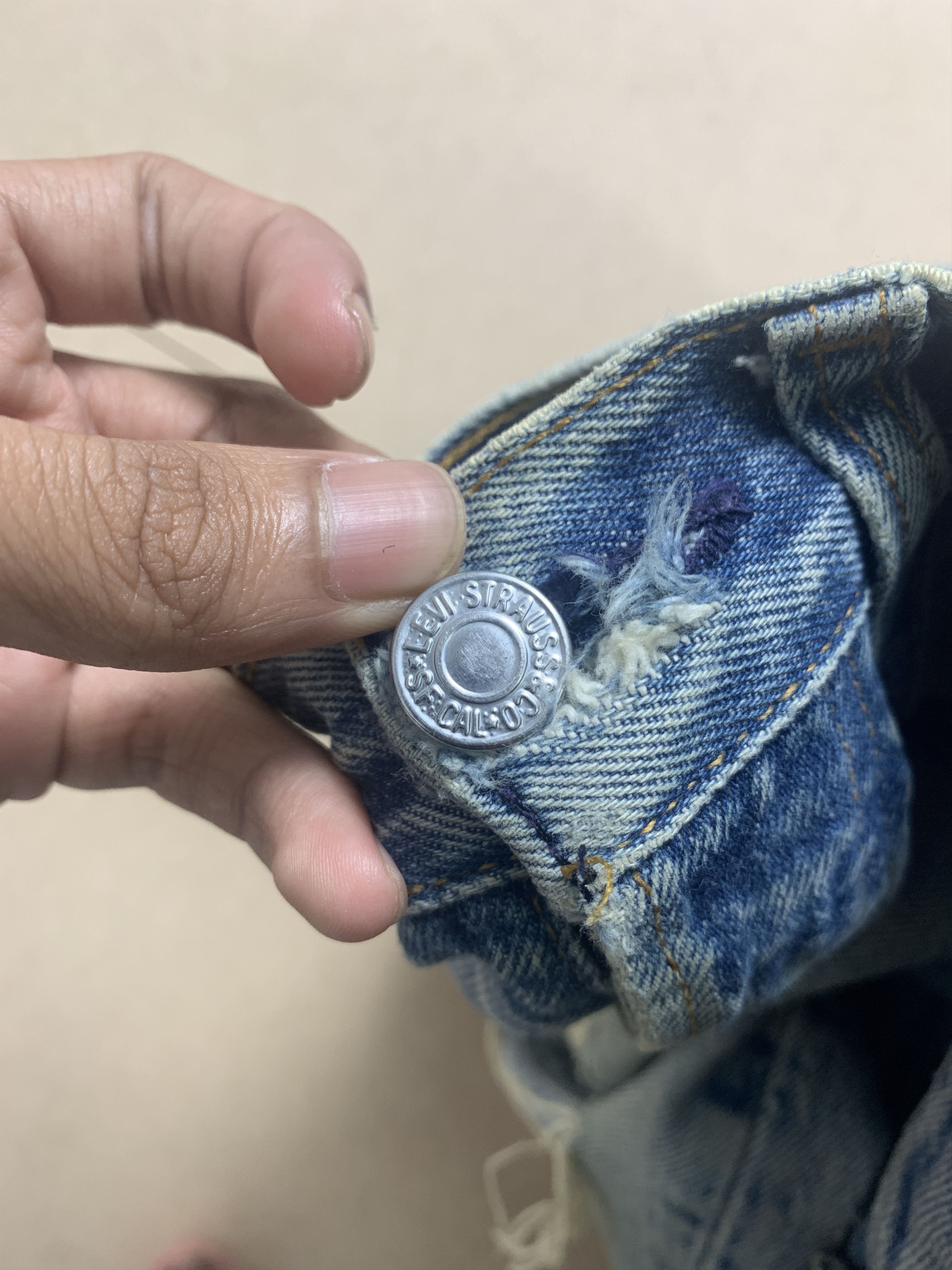 Levi's Vintage Levi's 501 Distressed Faded Mid Wash Jeans P0072 Size US 31 - 11 Thumbnail