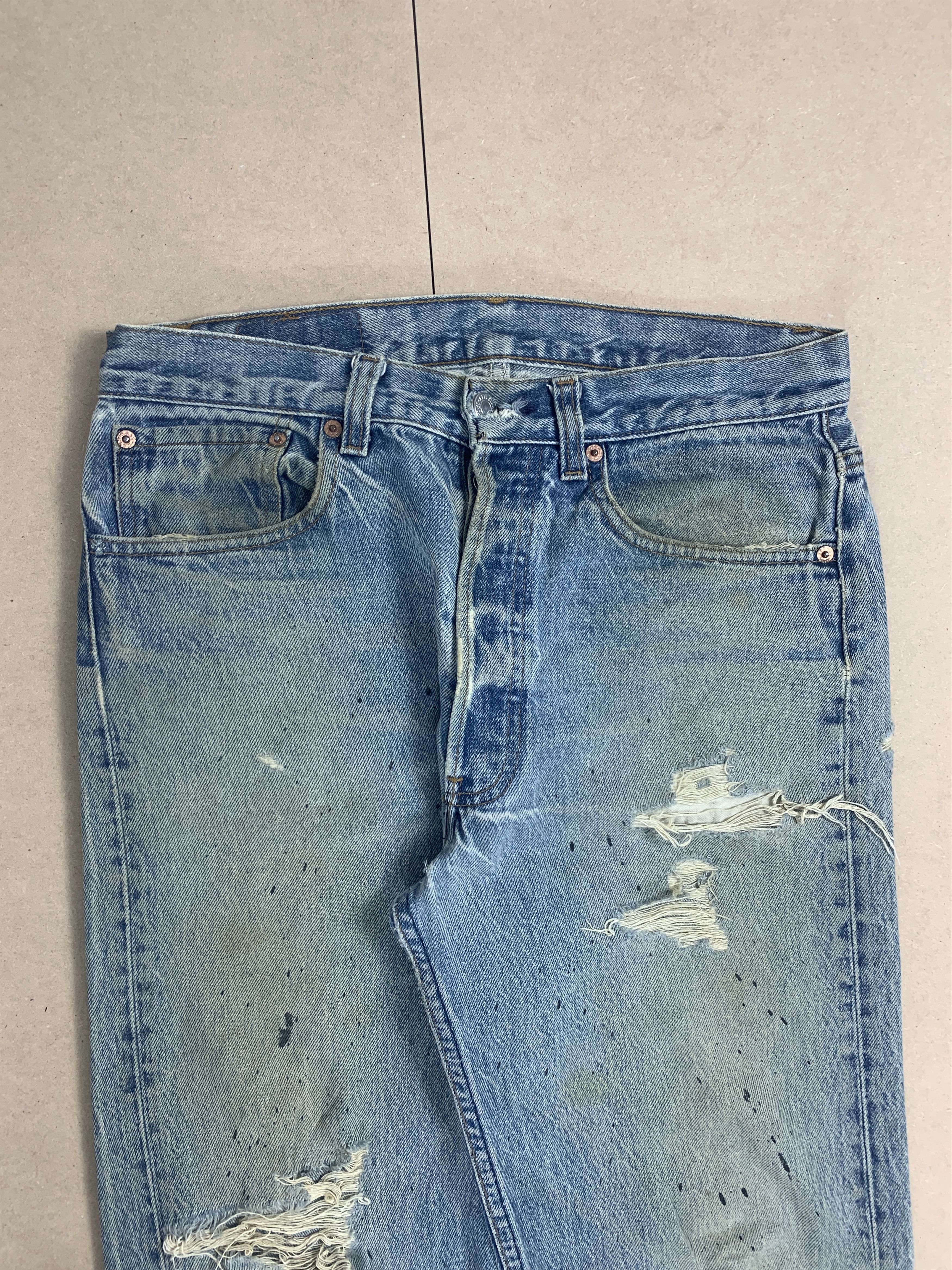 Levi's Vintage Levi's 501 Distressed Faded Mid Wash Jeans P0072 Size US 31 - 2 Thumbnail
