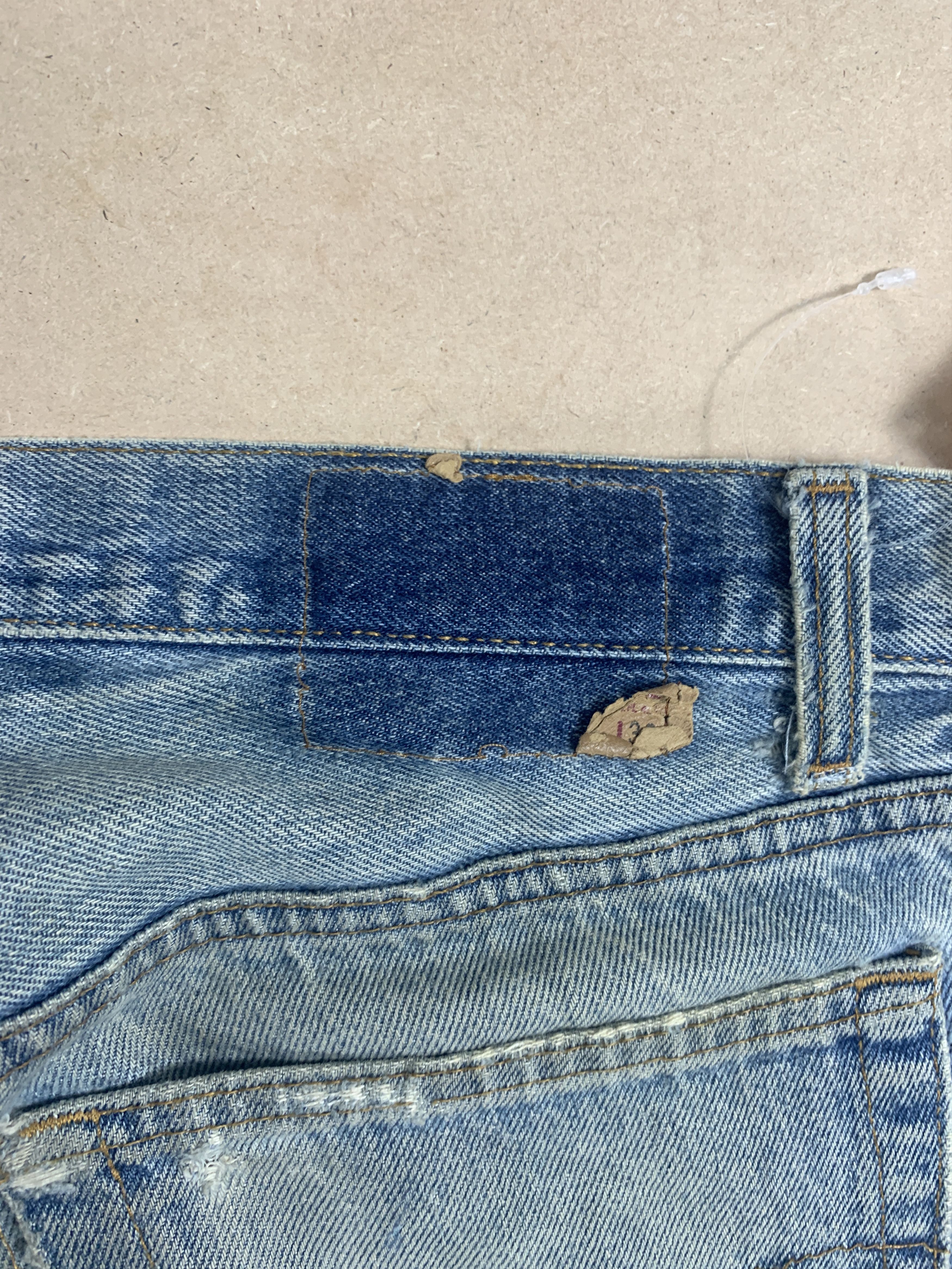 Levi's Vintage Levi's 501 Distressed Faded Mid Wash Jeans P0072 Size US 31 - 7 Thumbnail