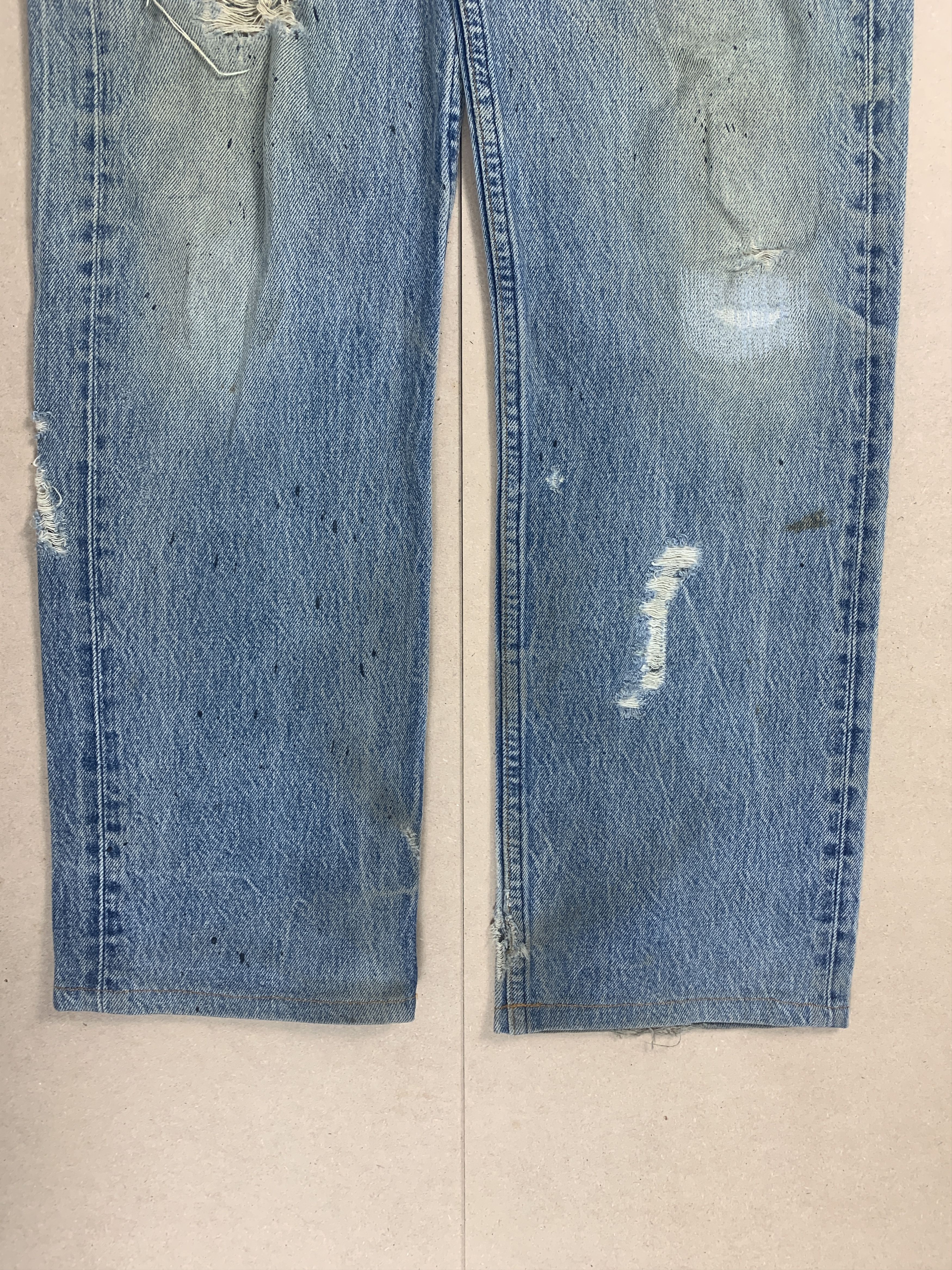 Levi's Vintage Levi's 501 Distressed Faded Mid Wash Jeans P0072 Size US 31 - 4 Thumbnail
