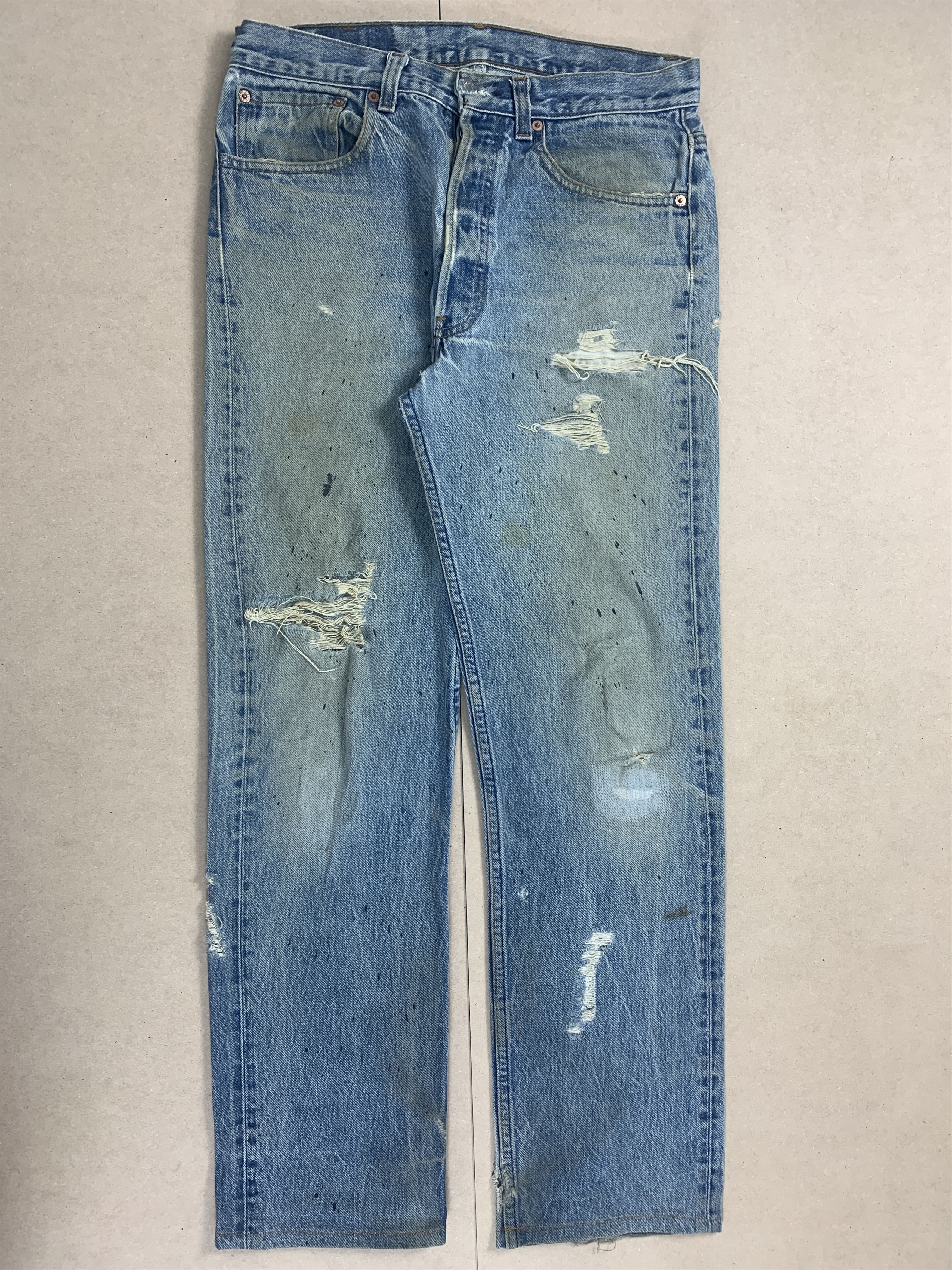 Levi's Vintage Levi's 501 Distressed Faded Mid Wash Jeans P0072 Size US 31 - 1 Thumbnail