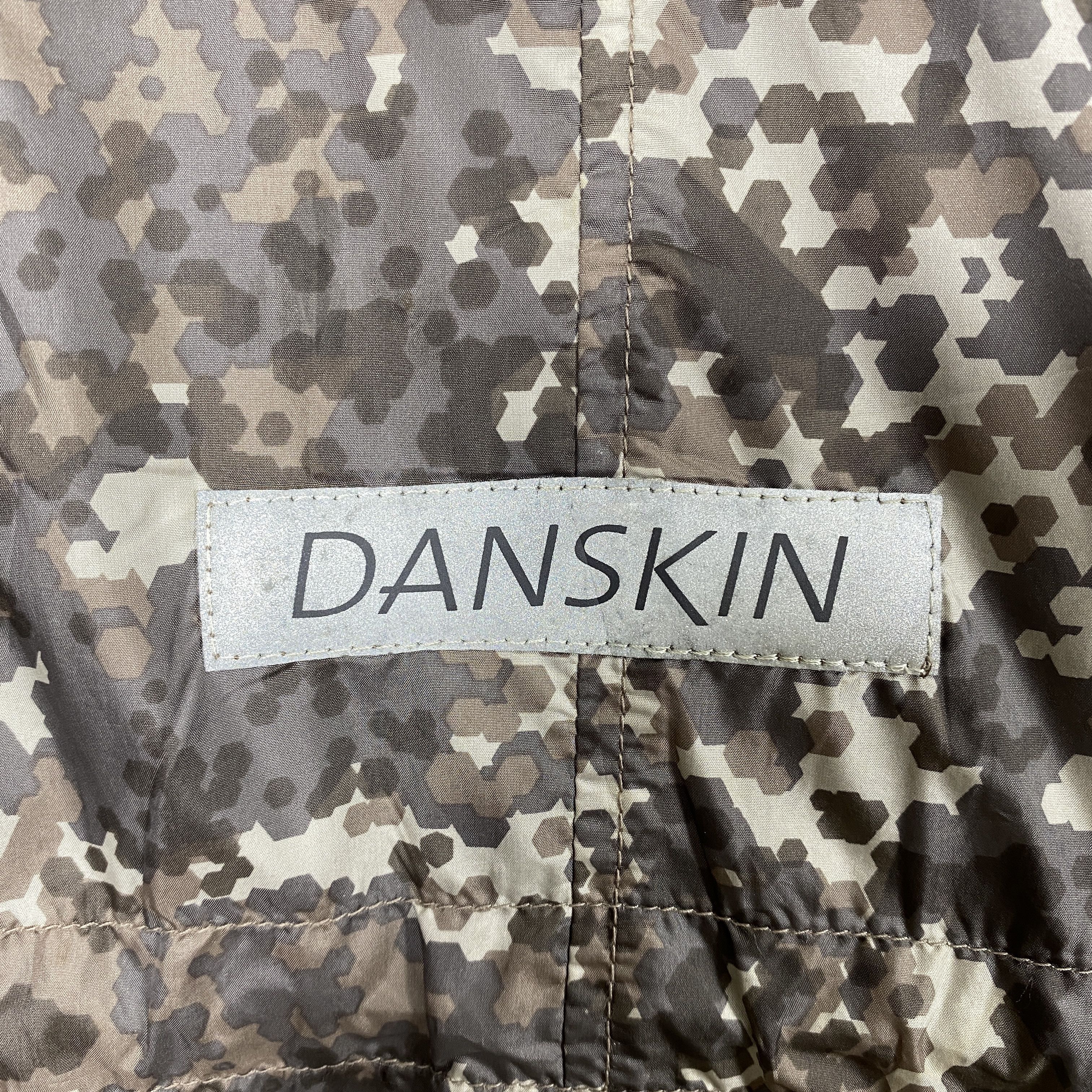 Vintage Vintage Danskin Camouflage Windbreaker Jacket J0138 Size US S / EU 44-46 / 1 - 7 Thumbnail