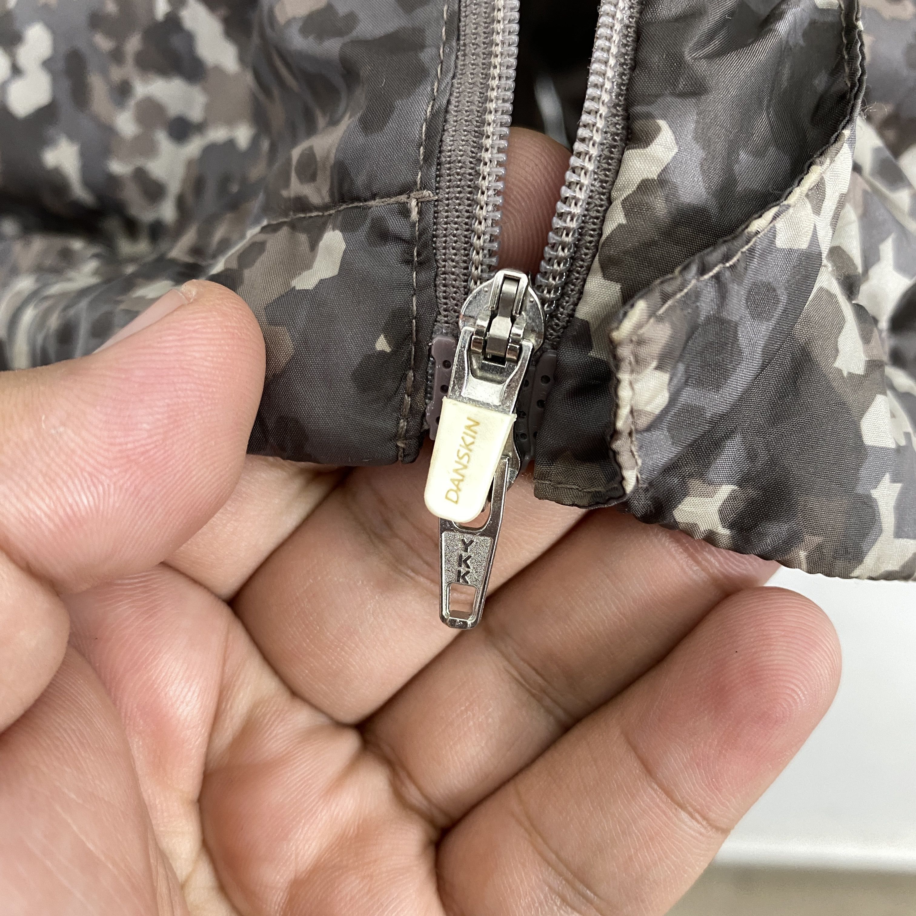 Vintage Vintage Danskin Camouflage Windbreaker Jacket J0138 Size US S / EU 44-46 / 1 - 8 Thumbnail
