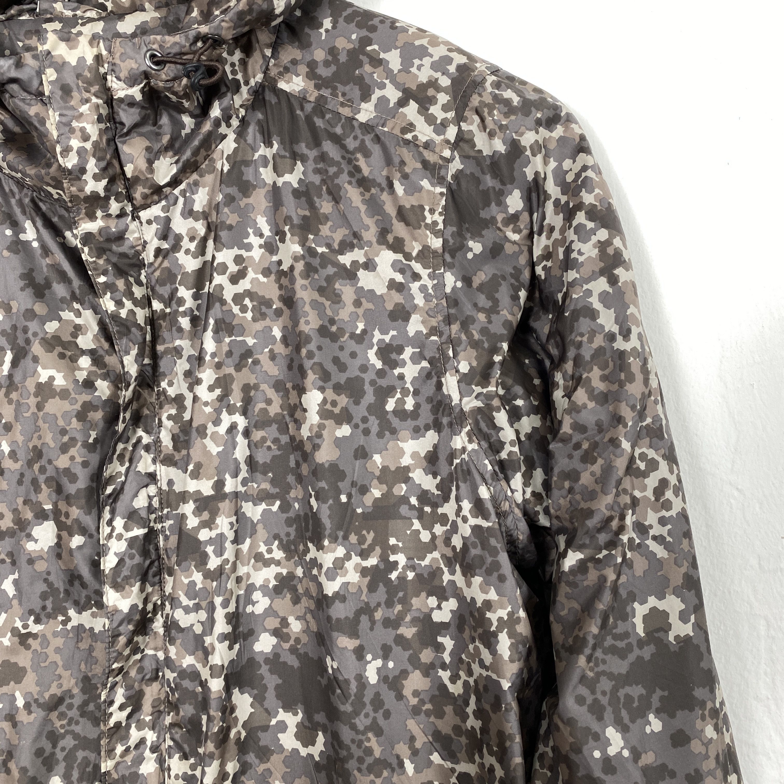 Vintage Vintage Danskin Camouflage Windbreaker Jacket J0138 Size US S / EU 44-46 / 1 - 3 Thumbnail