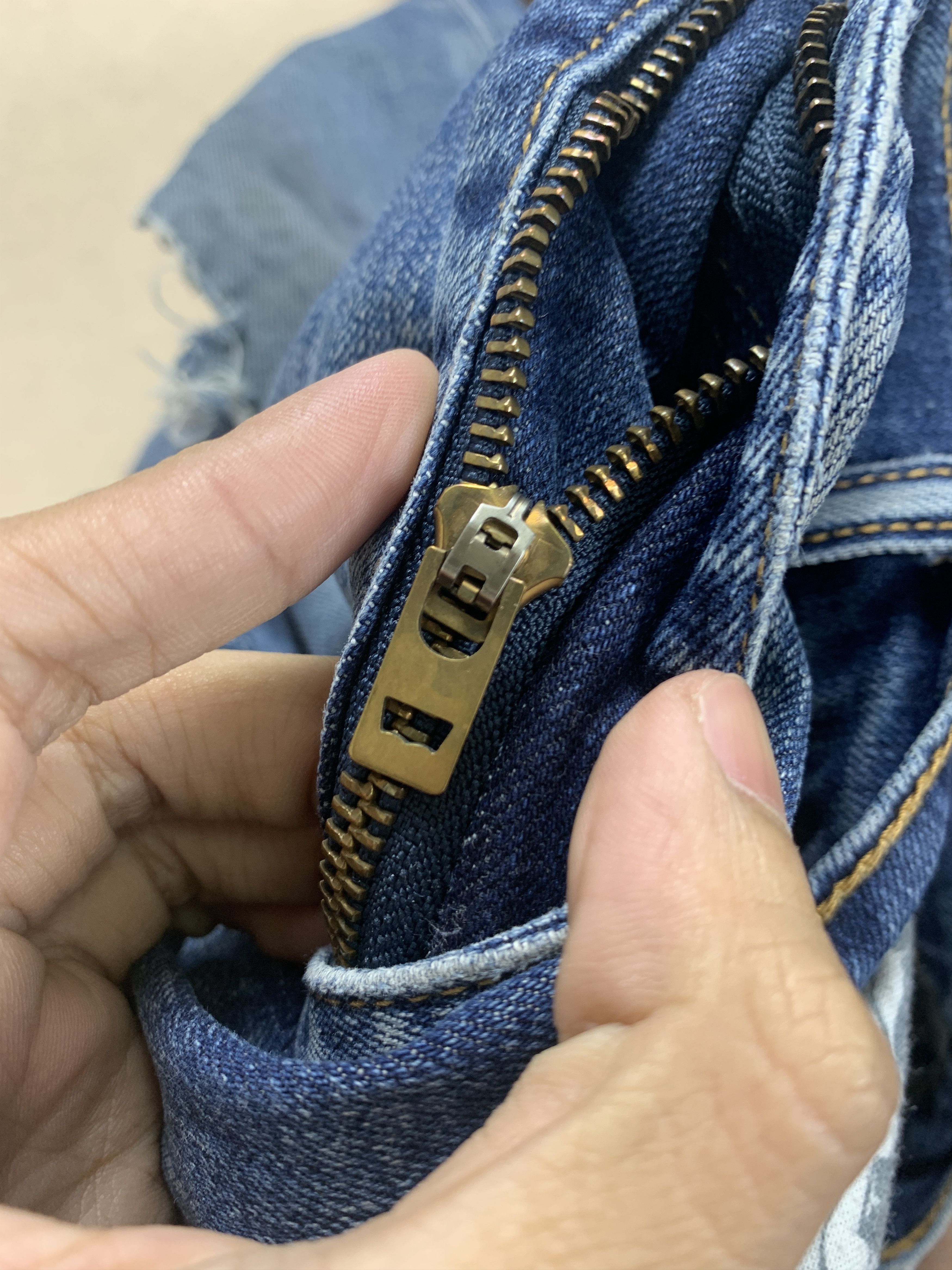 Levi's × Vintage Vintage LEVI'S 505 Men Regular Fit Distressed Mid Wash Jeans Size US 38 / EU 54 - 20 Thumbnail