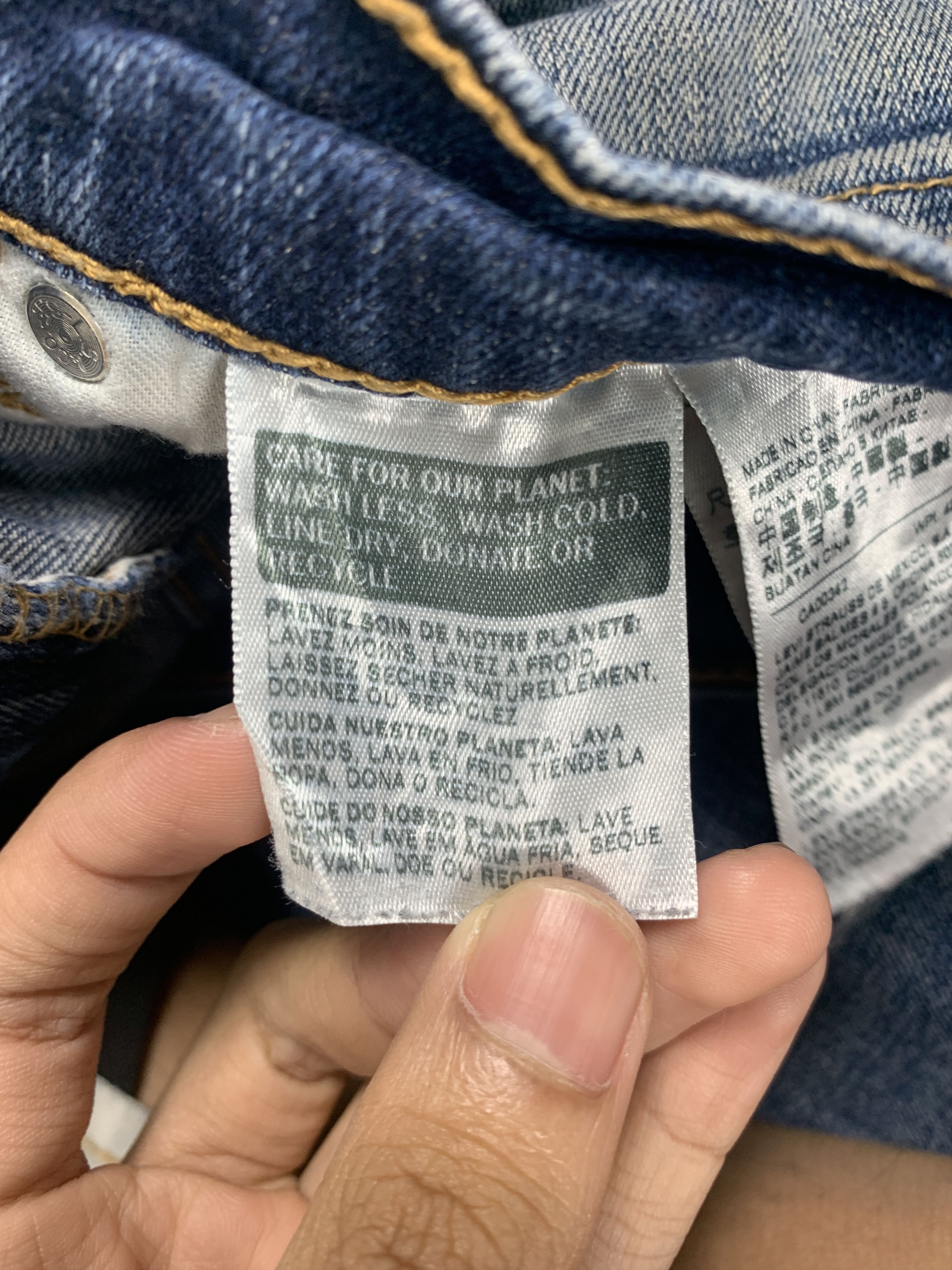 Levi's × Vintage Vintage LEVI'S 505 Men Regular Fit Distressed Mid Wash Jeans Size US 38 / EU 54 - 11 Thumbnail