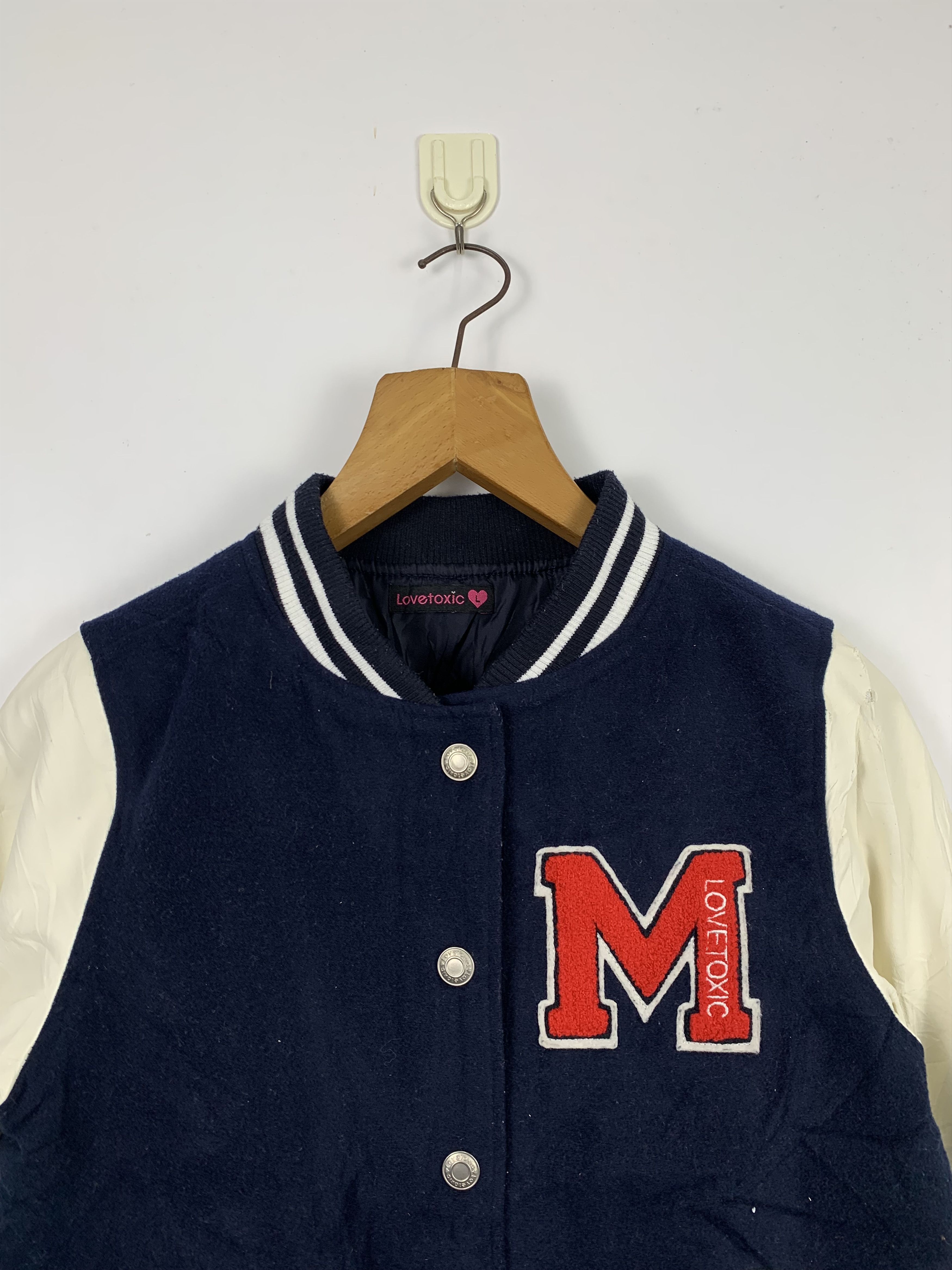 Vintage Vintage Lovetoxic Embroidery Varsity Jacket J0369 Size S / US 4 / IT 40 - 2 Thumbnail