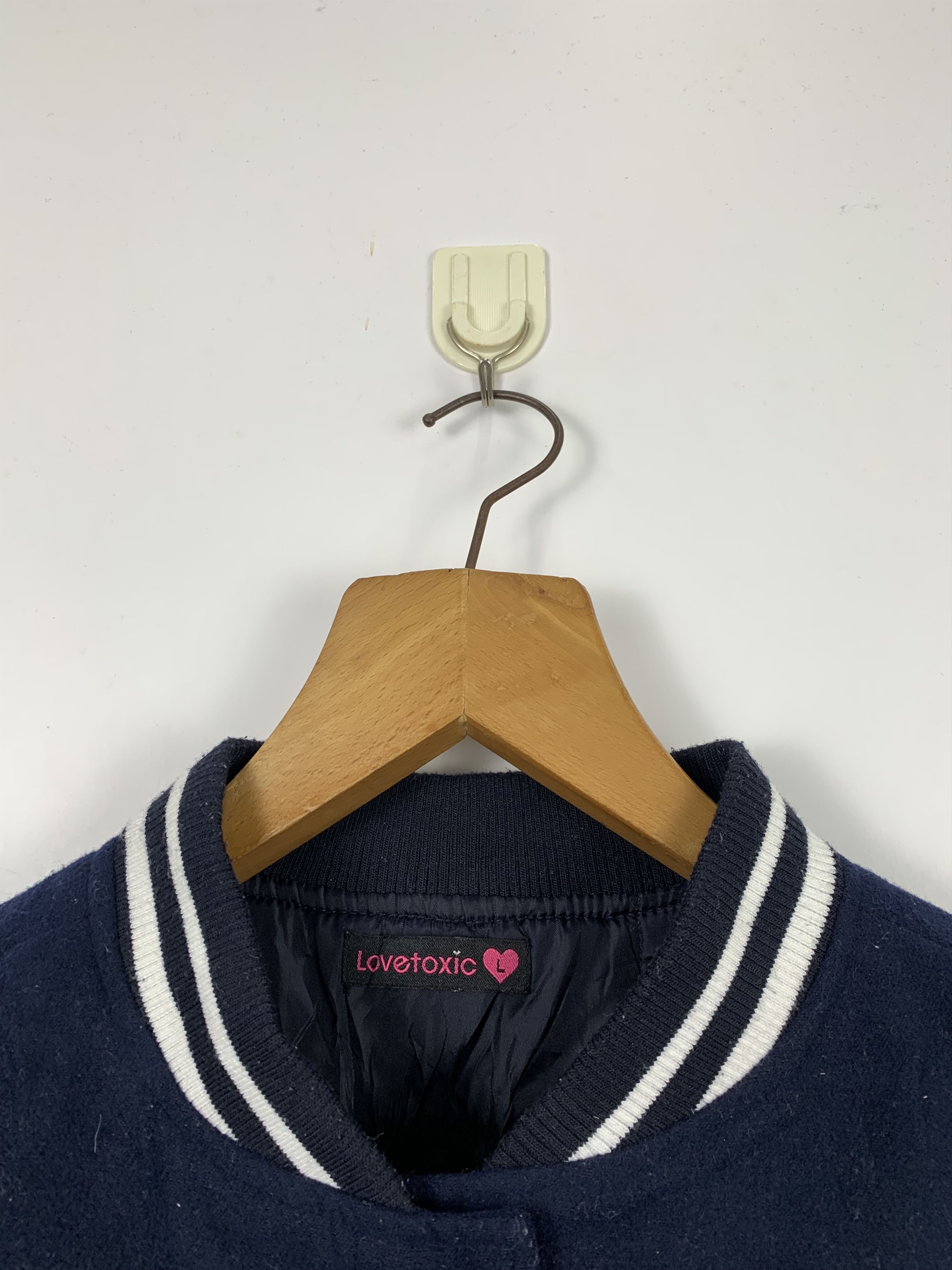 Vintage Vintage Lovetoxic Embroidery Varsity Jacket J0369 Size S / US 4 / IT 40 - 7 Thumbnail