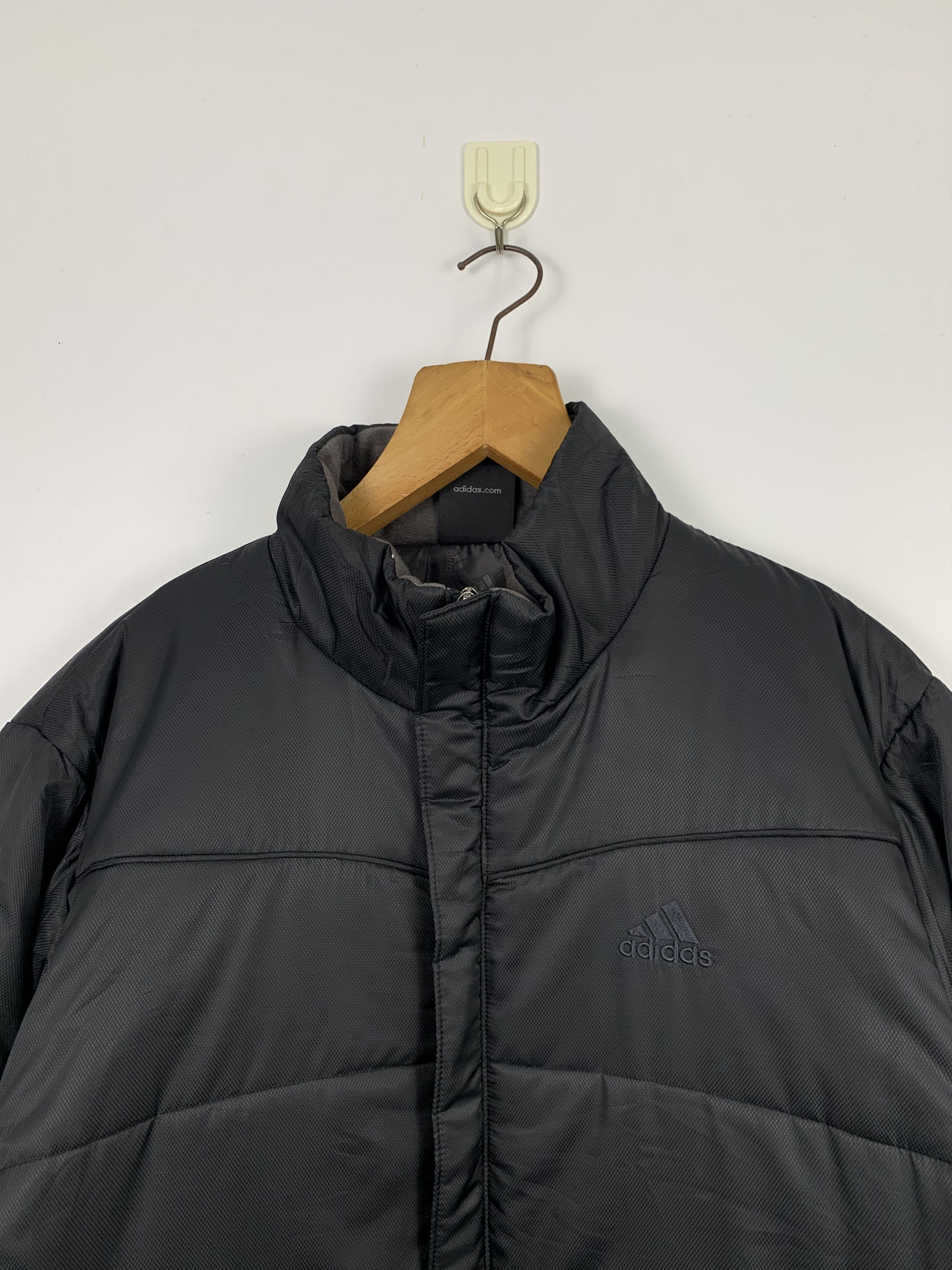 Adidas Vintage Adidas Black Puffer Jacket J0378 Size US M / EU 48-50 / 2 - 2 Thumbnail