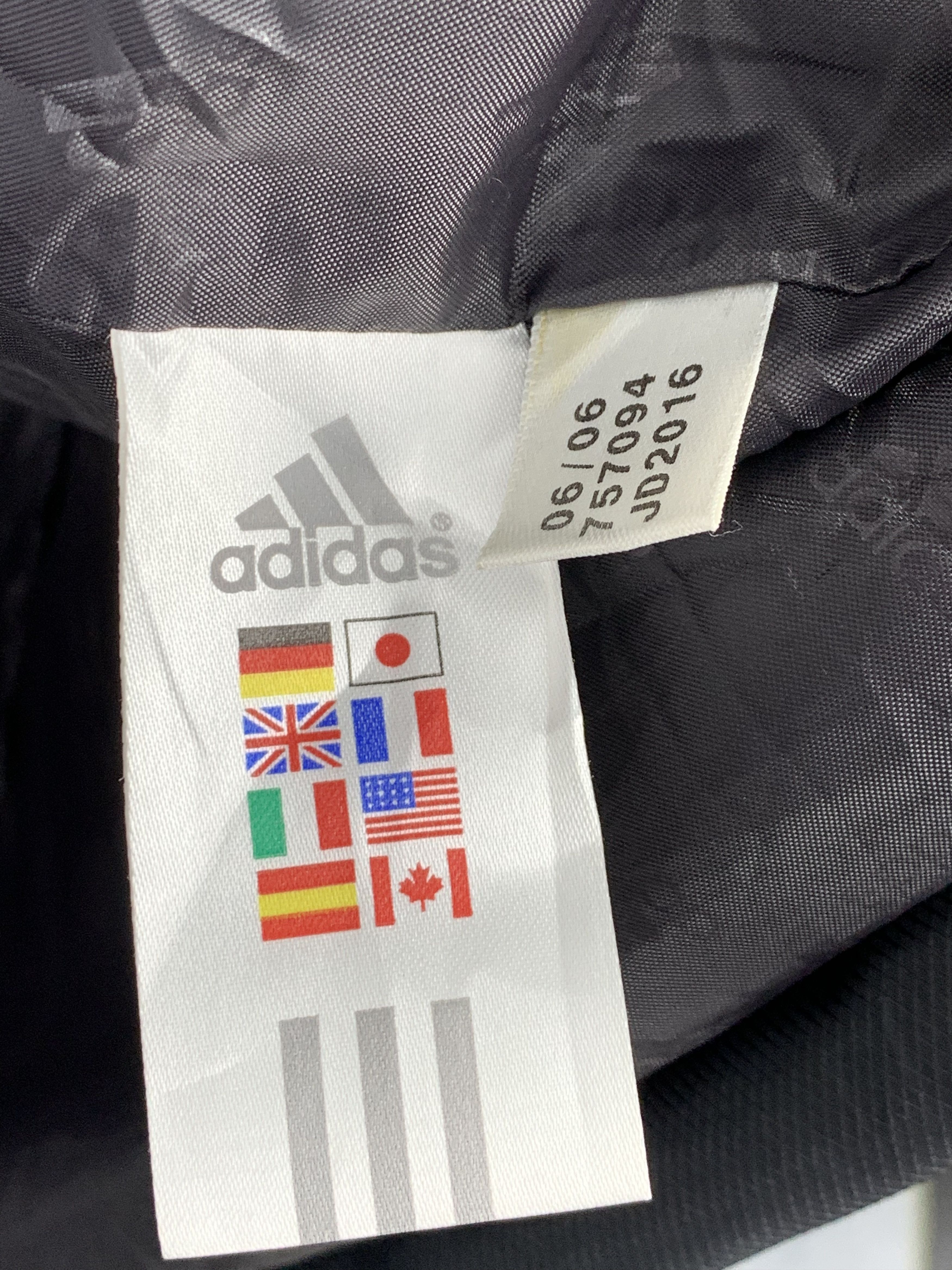 Adidas Vintage Adidas Black Puffer Jacket J0378 Size US M / EU 48-50 / 2 - 15 Thumbnail