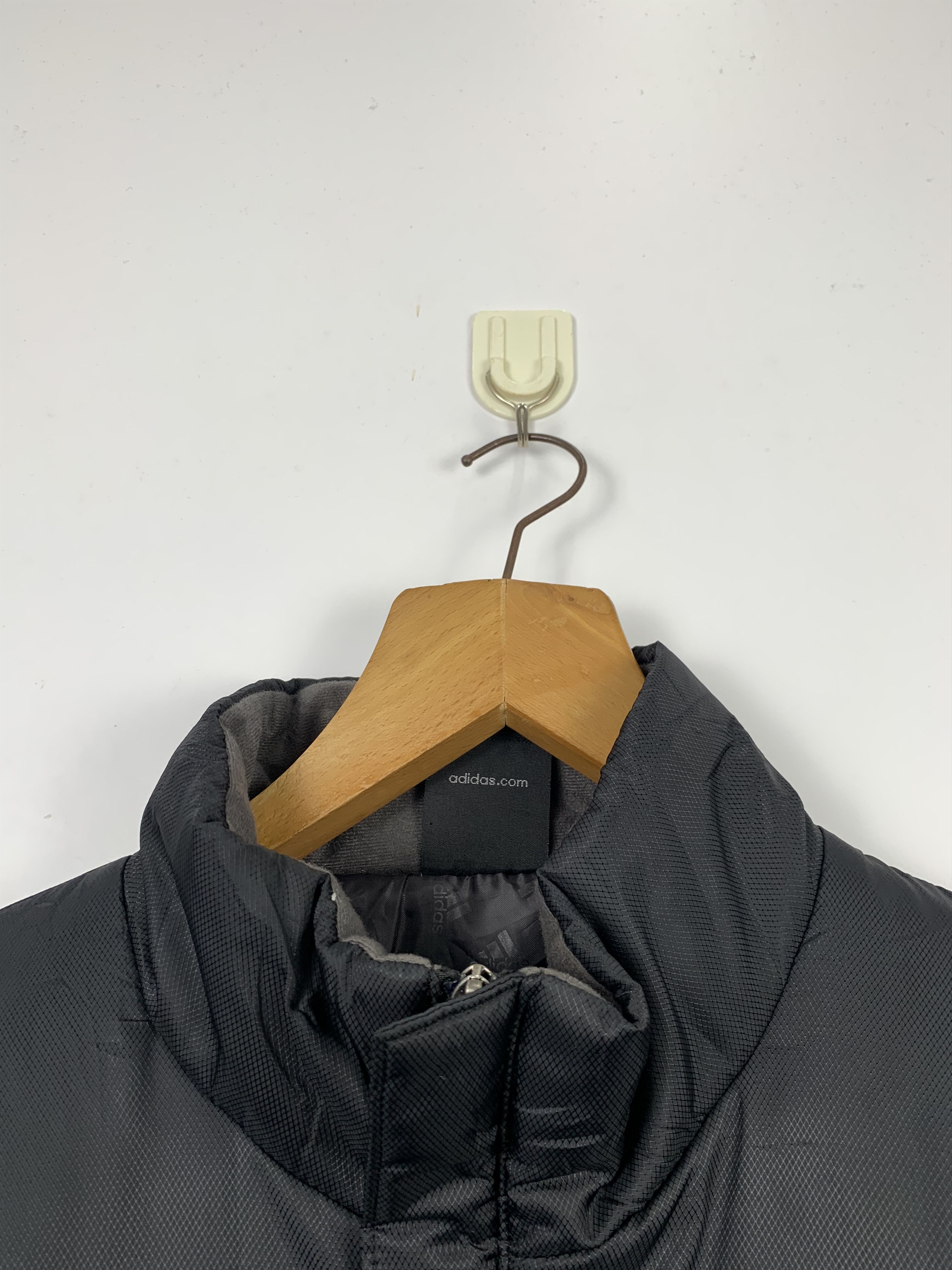 Adidas Vintage Adidas Black Puffer Jacket J0378 Size US M / EU 48-50 / 2 - 6 Thumbnail
