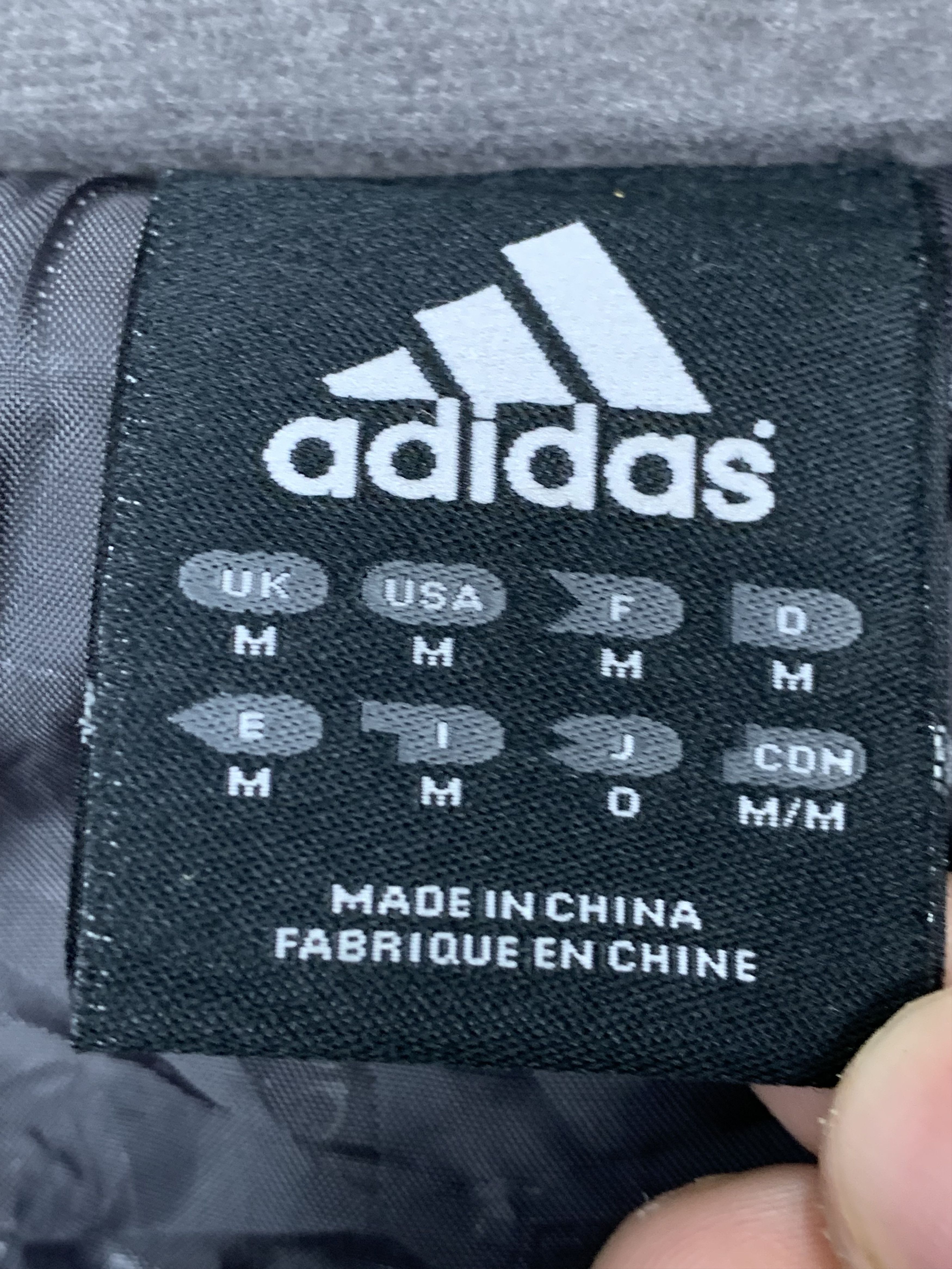 Adidas Vintage Adidas Black Puffer Jacket J0378 Size US M / EU 48-50 / 2 - 13 Thumbnail