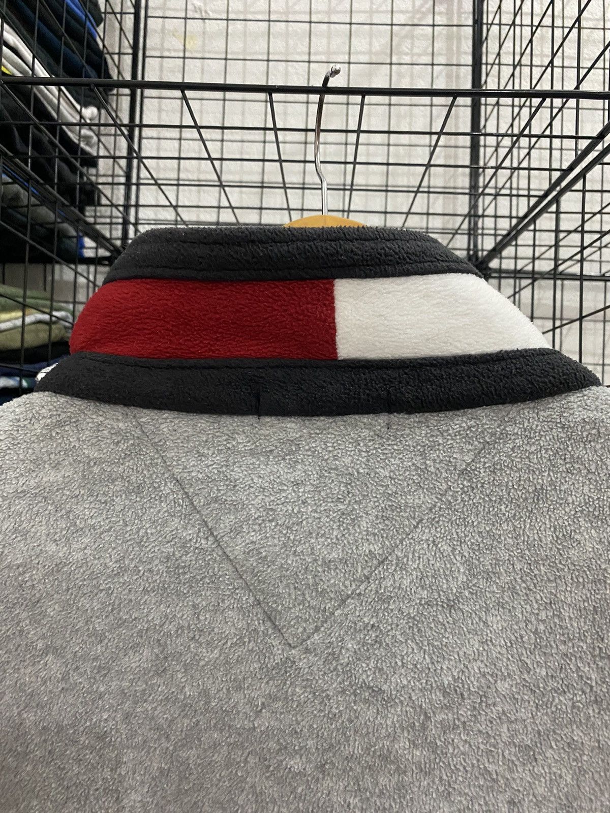 Tommy Hilfiger 🔥LAST DROP🔥TOMMY HILFIGER FLEECE SWEATER NICE DESIGN Size US L / EU 52-54 / 3 - 6 Thumbnail