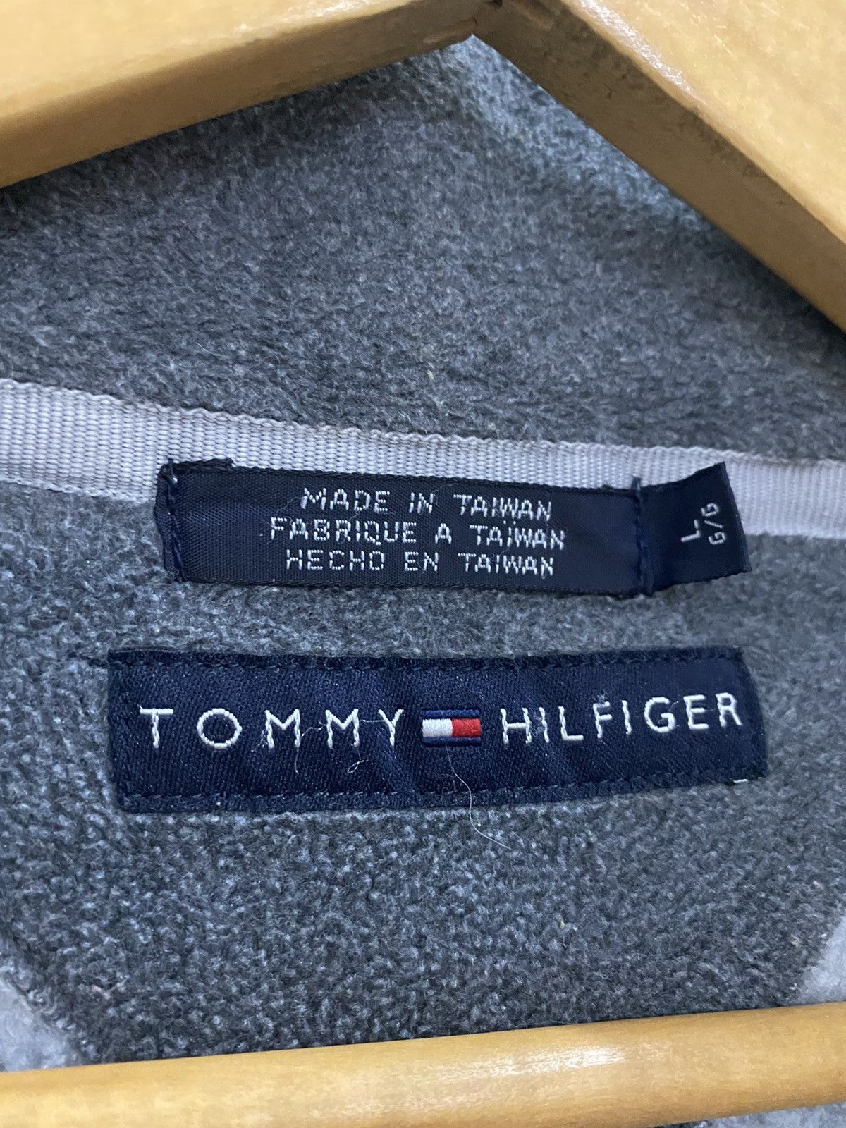 Tommy Hilfiger 🔥LAST DROP🔥TOMMY HILFIGER FLEECE SWEATER NICE DESIGN Size US L / EU 52-54 / 3 - 8 Thumbnail