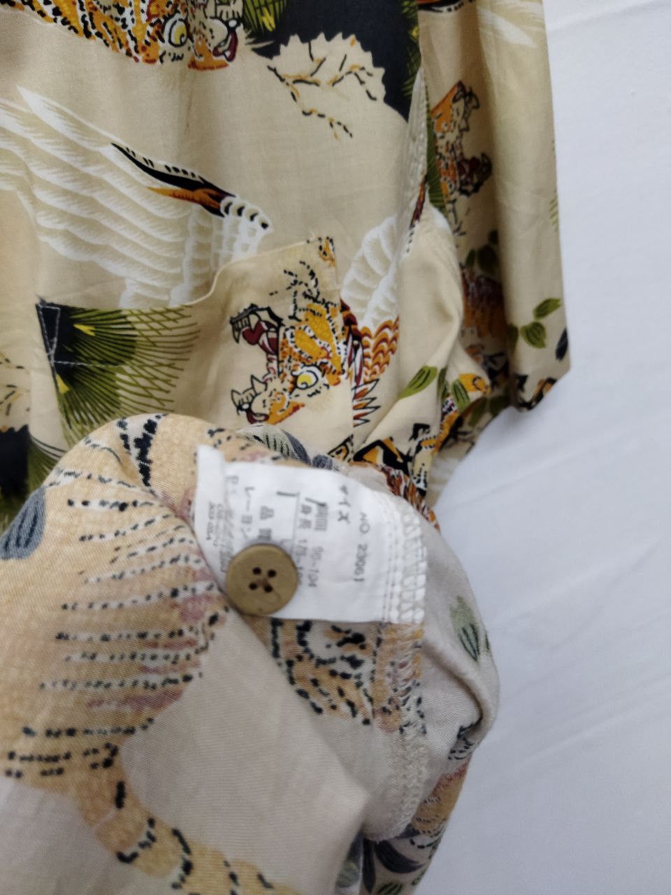 Japanese Brand NEPUCA surf Style Tiger + Eagle Motif Rayon Shirt Size US L / EU 52-54 / 3 - 4 Thumbnail