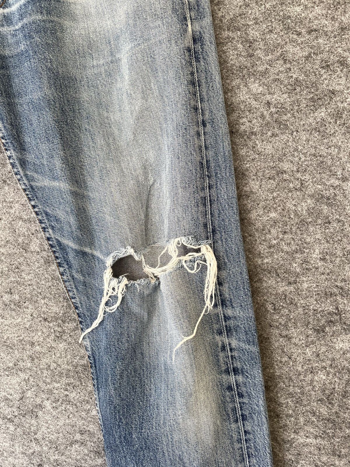 Levi's × Vintage VINTAGE 501 LEVIS DISSTRESSED DENIM Size US 33 - 14 Thumbnail