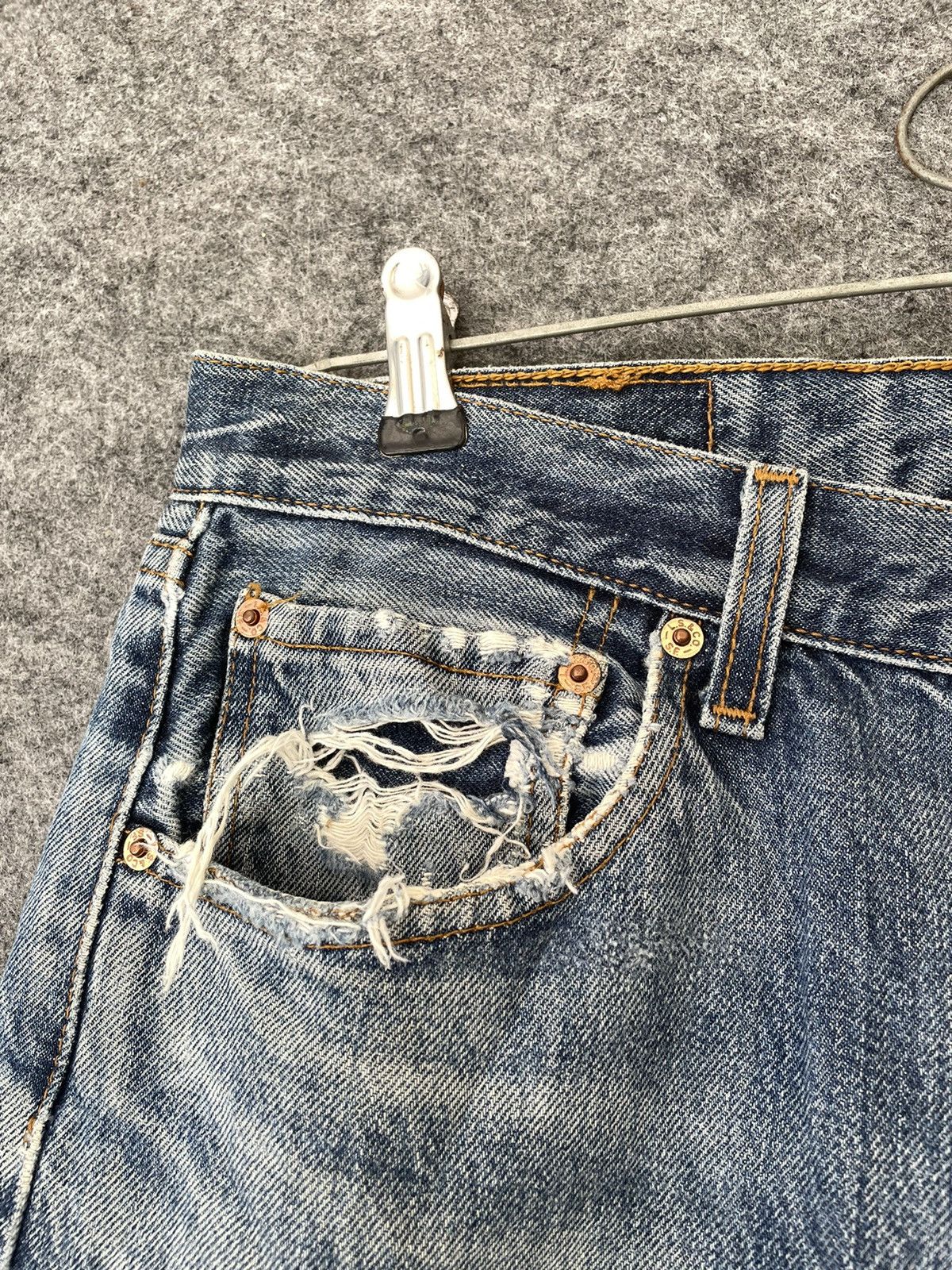 Levi's × Vintage VINTAGE 501 LEVIS DISSTRESSED DENIM Size US 33 - 11 Thumbnail