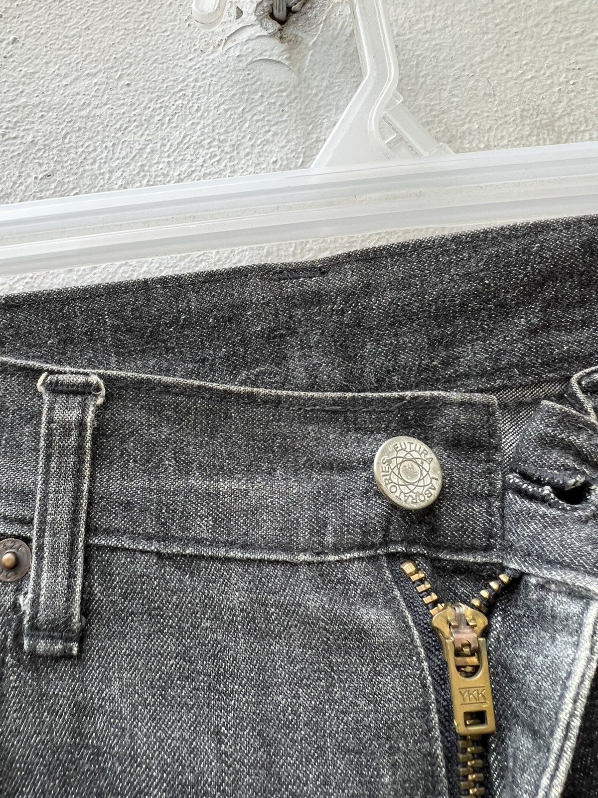 Futura VTG Futura Laboratories Dirty Sun Fade Denim Selvedge Jeans Size US 34 / EU 50 - 8 Thumbnail
