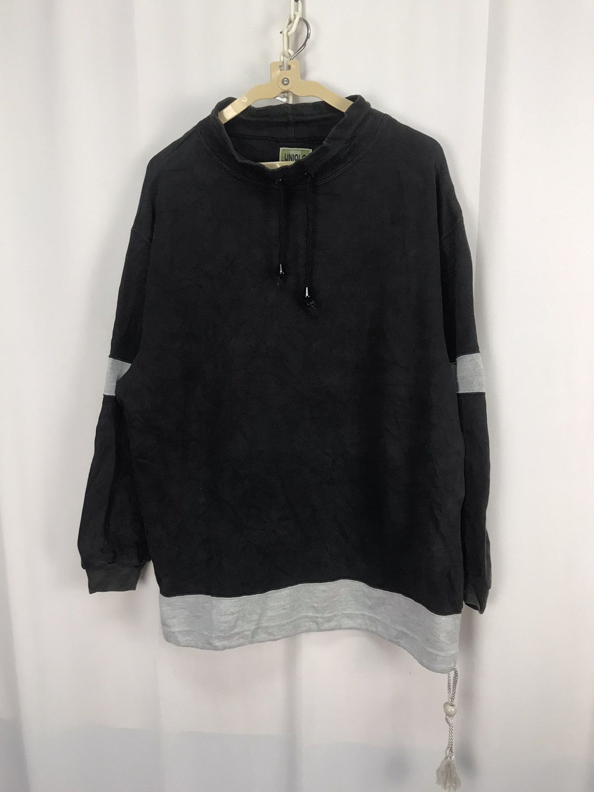 Uniqlo Uniqlo distressed sweatshirt Size US L / EU 52-54 / 3 - 7 Thumbnail