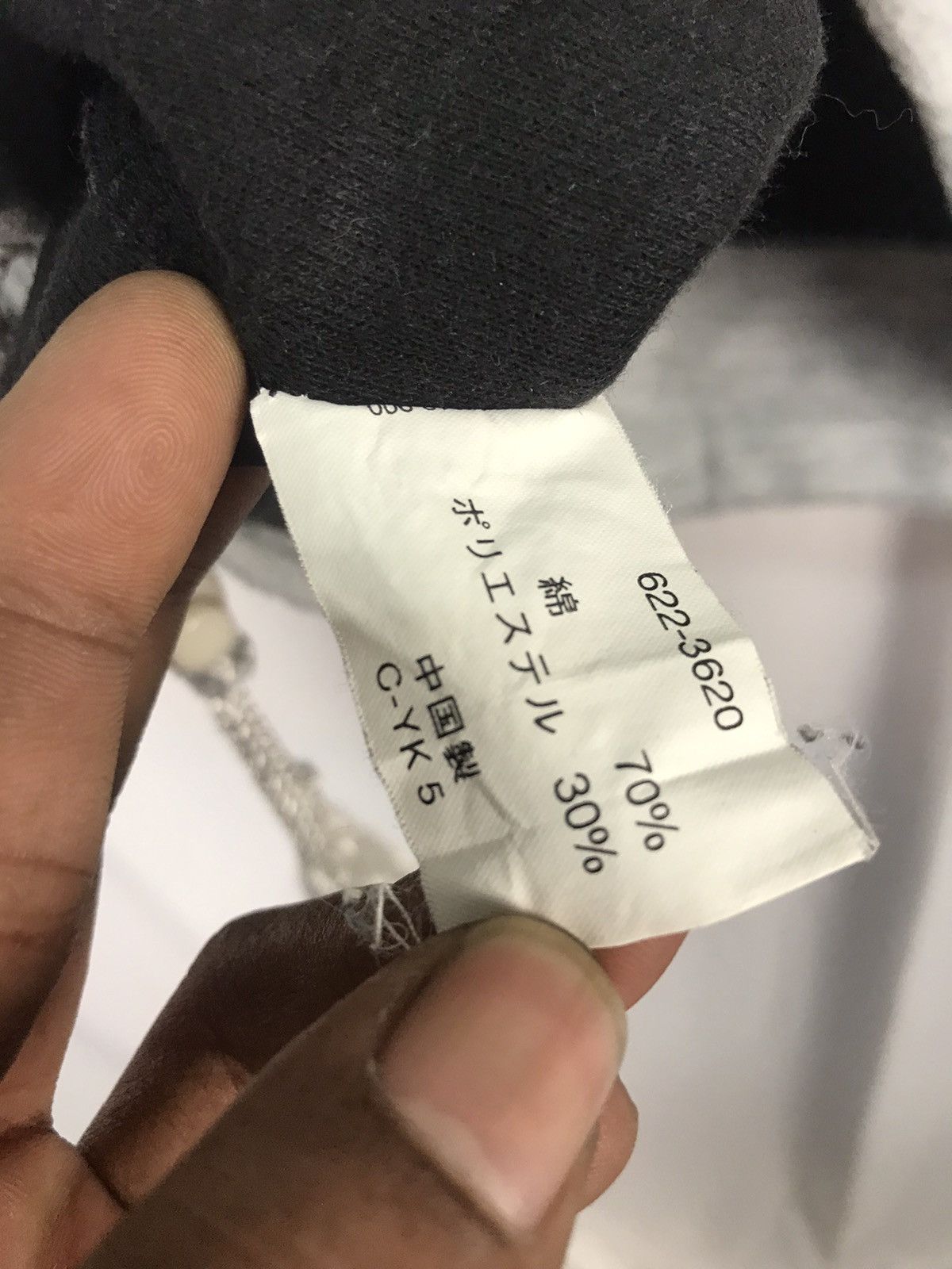 Uniqlo Uniqlo distressed sweatshirt Size US L / EU 52-54 / 3 - 5 Thumbnail