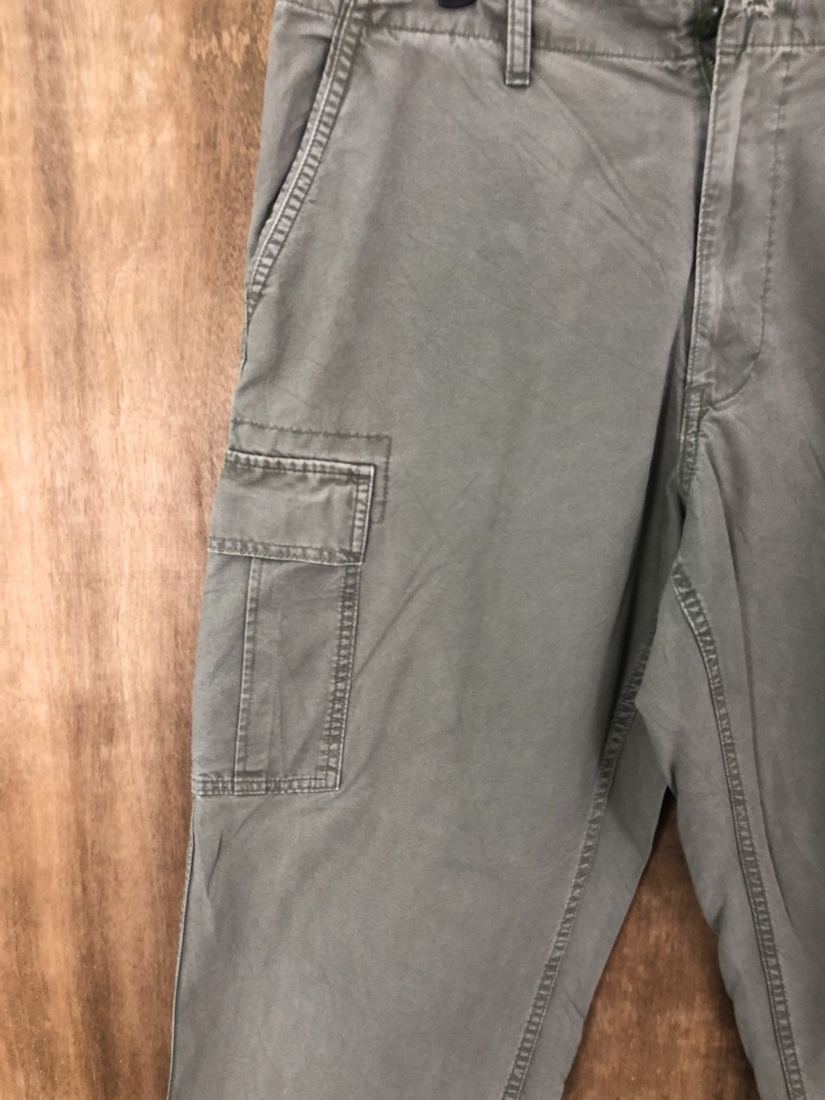 Uniqlo Uniqlo Green cropped Cargo Multipocket pants # 6220 Size US 35 - 4 Thumbnail
