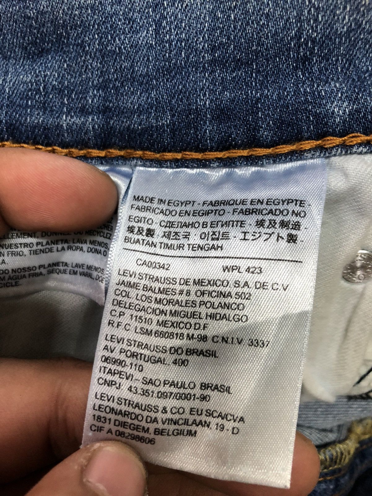 Levi's × Vintage VINTAGE 90s LEVIS 545 BLUE WASH DISTRESSED DENIM Size US 32 / EU 48 - 13 Thumbnail