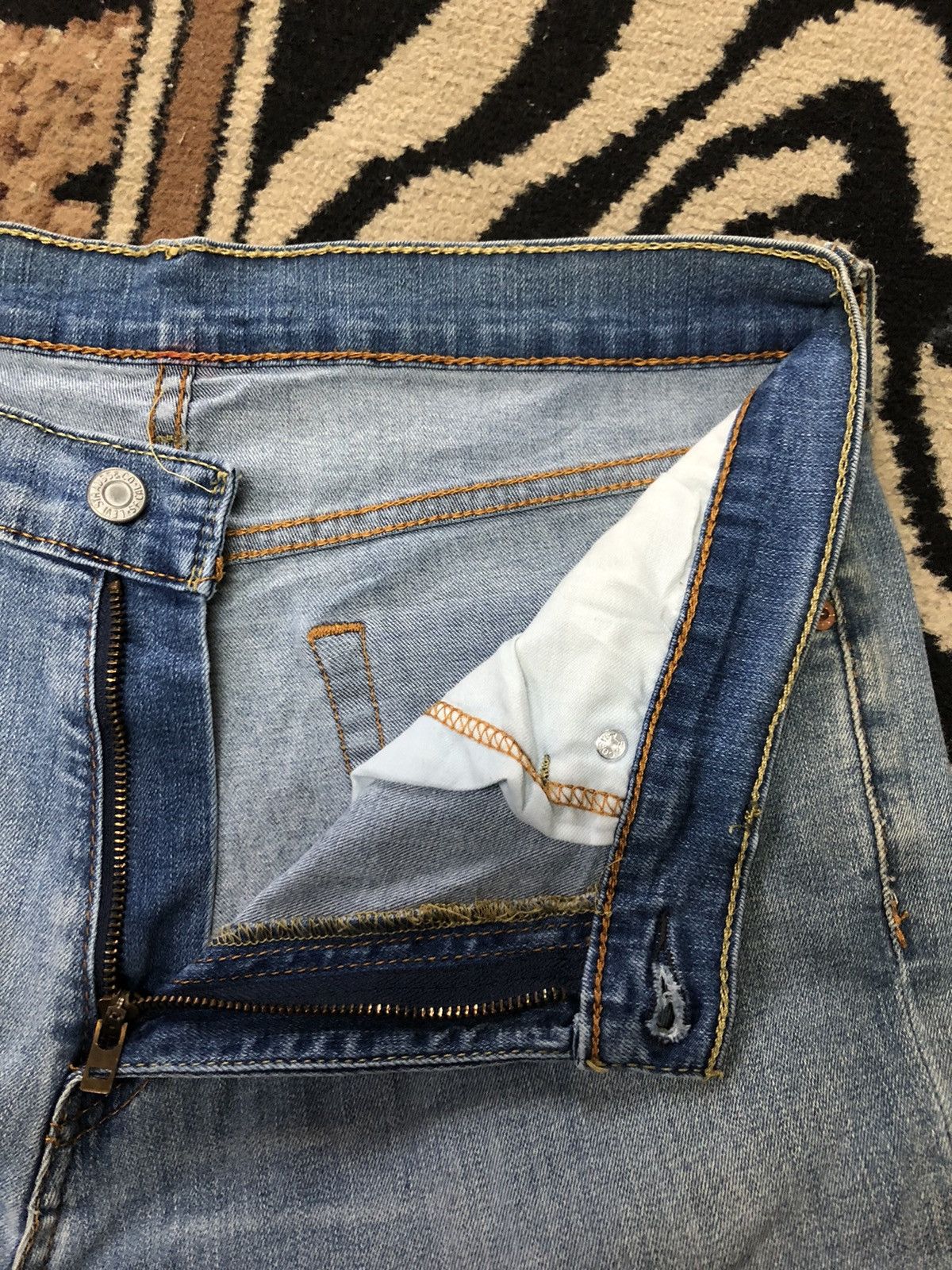 Levi's × Vintage VINTAGE 90s LEVIS 545 BLUE WASH DISTRESSED DENIM Size US 32 / EU 48 - 11 Thumbnail