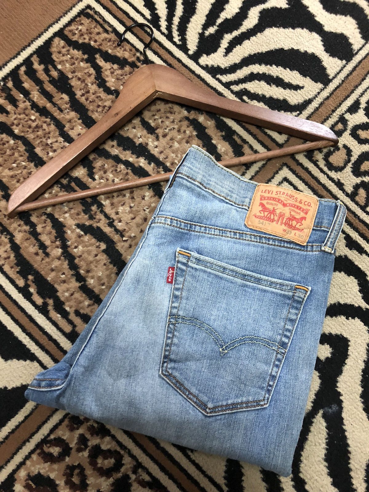 VINTAGE 90s LEVIS 545 BLUE WASH DISTRESSED DENIM