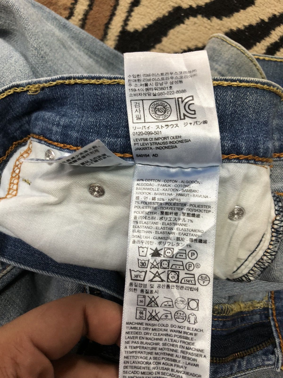 Levi's × Vintage VINTAGE 90s LEVIS 545 BLUE WASH DISTRESSED DENIM Size US 32 / EU 48 - 14 Thumbnail